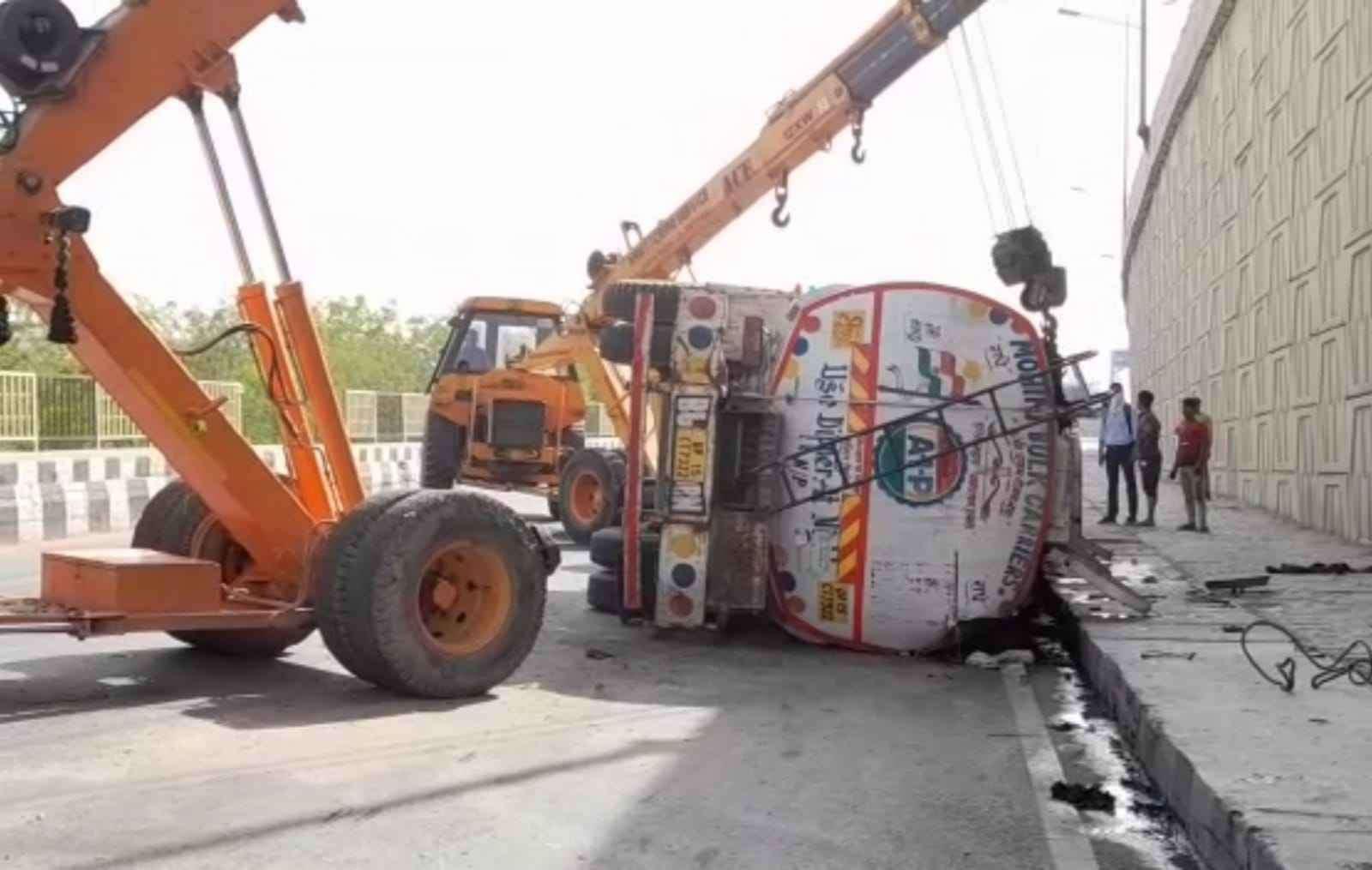 tanker overturned uncontrollably on Highway in Ghaziabad flammable chemicals could have caused a horrific accident