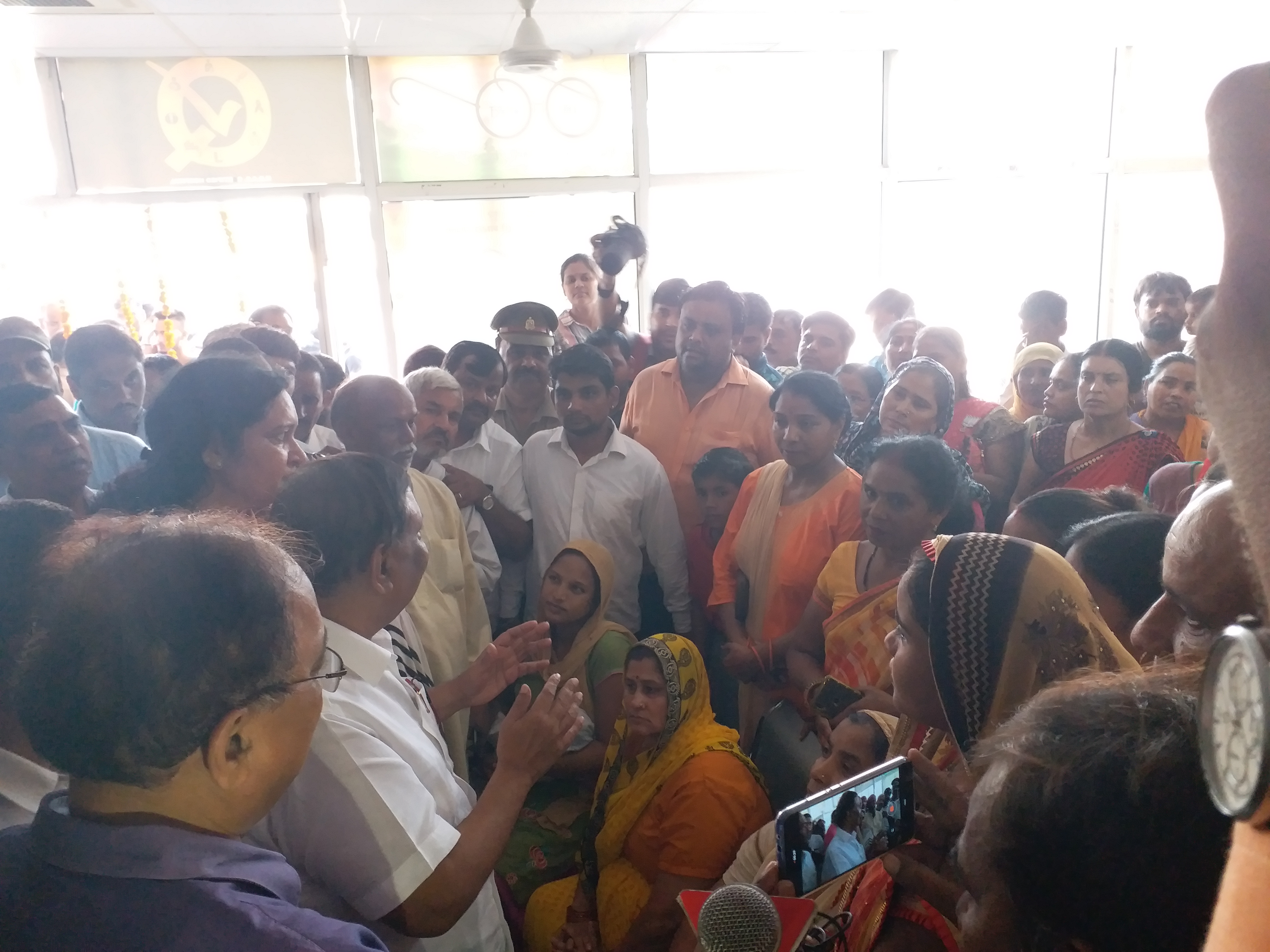 state health minister atul garg visited women hospital in ghaziabad