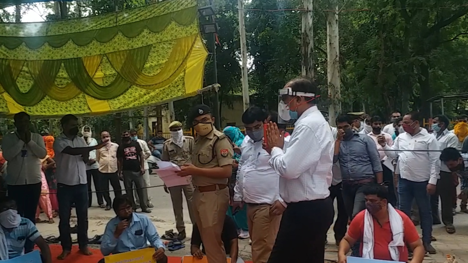 Ghaziabad District Magistrate reached the protest site