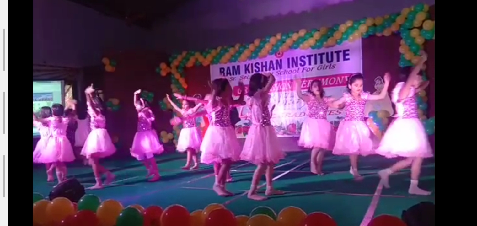 Ram Kishan Institute organizes graduation ceremonies for UKG children in ghaziabad