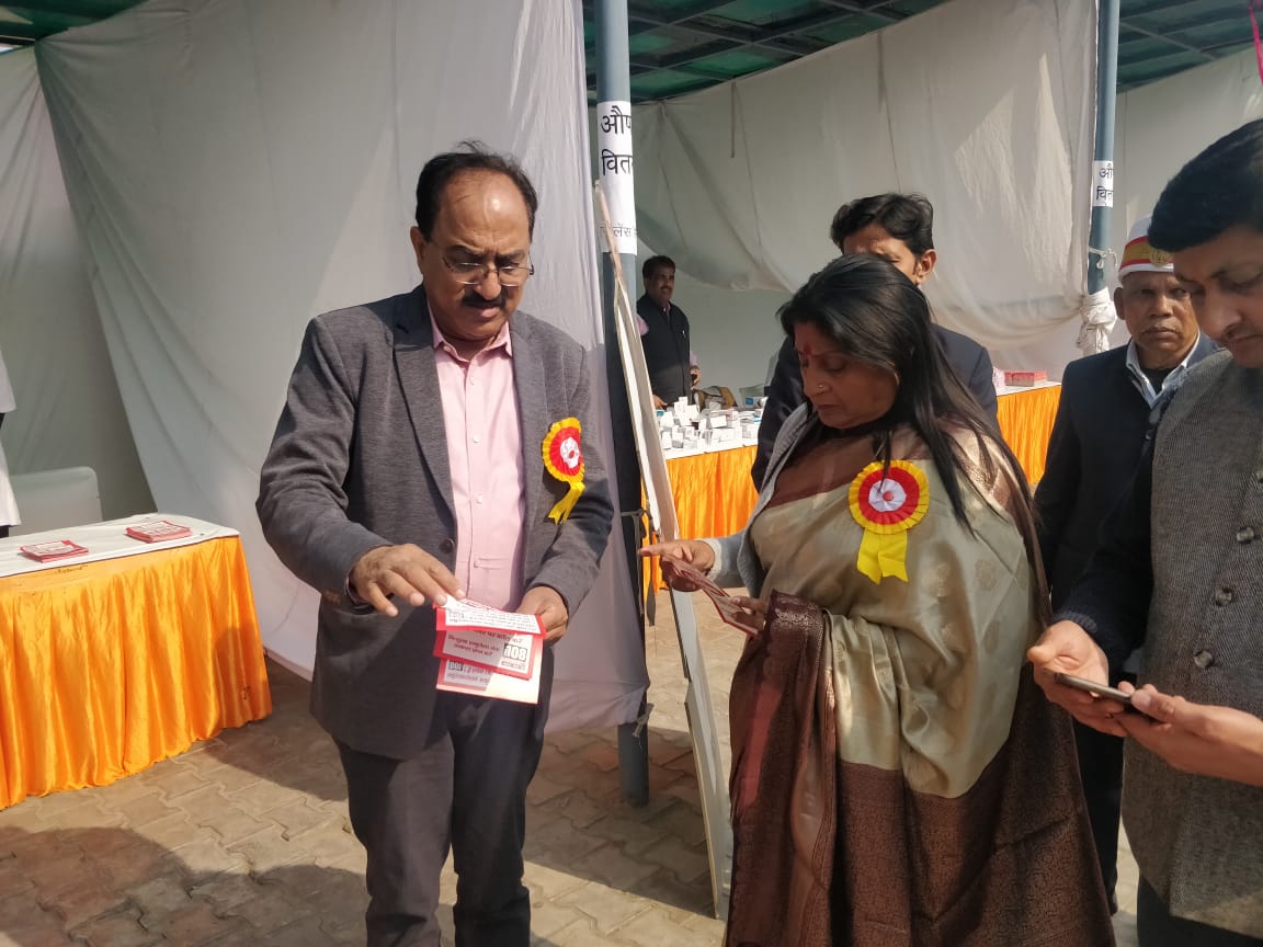 Mayor Asha Sharma arrived take stock of health fair in ghaziabad