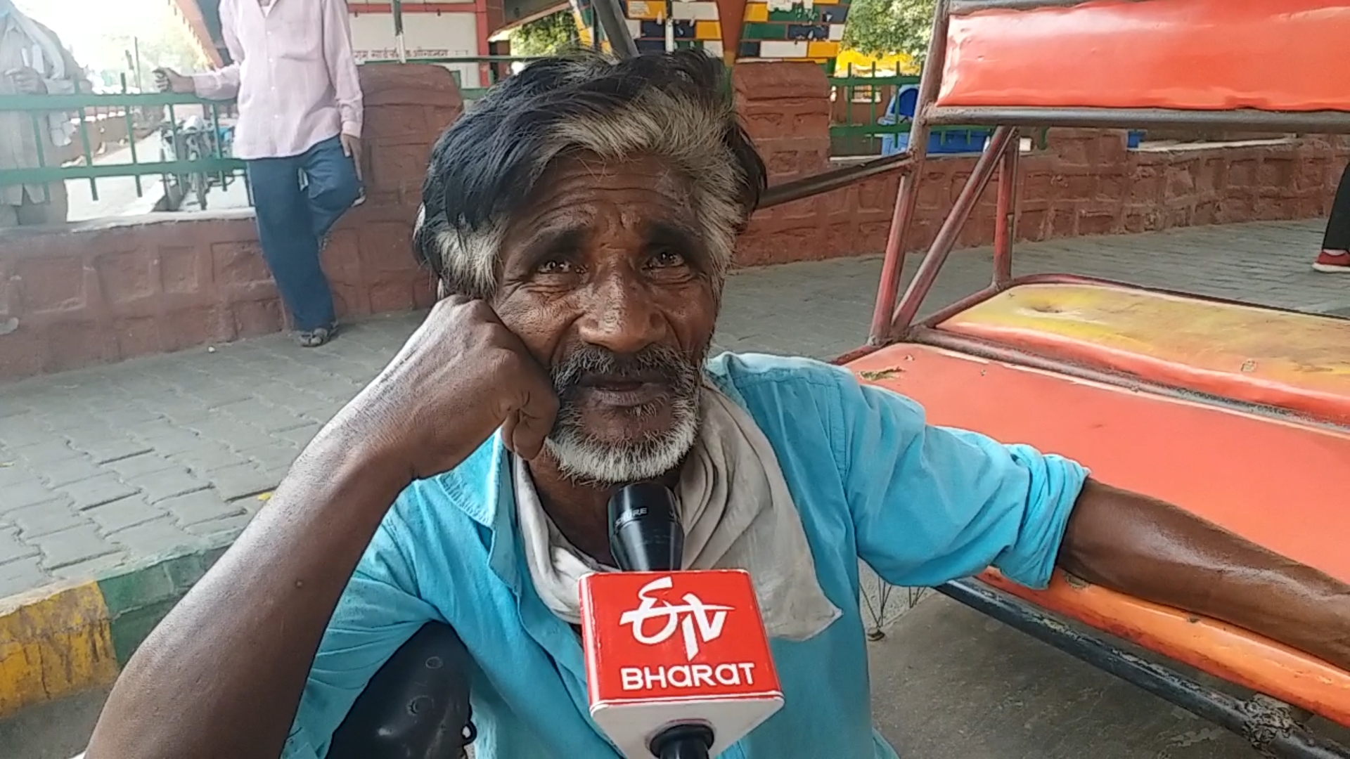 very difficult time for rickshaw puller due to lockdown in ghaziabad uttar pradesh