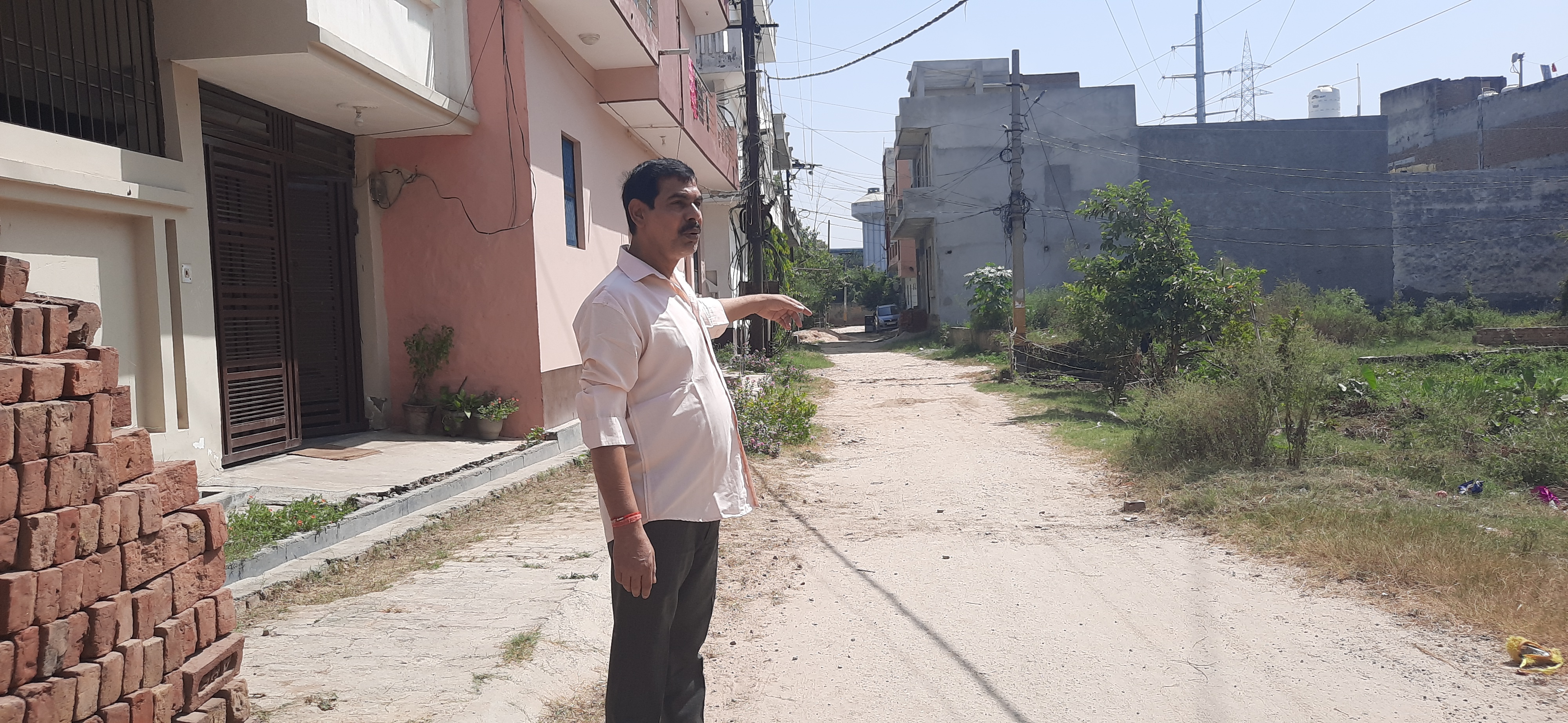 Asalat Nagar Village people trouble due to failure of government tap and no roads in ghaziabad