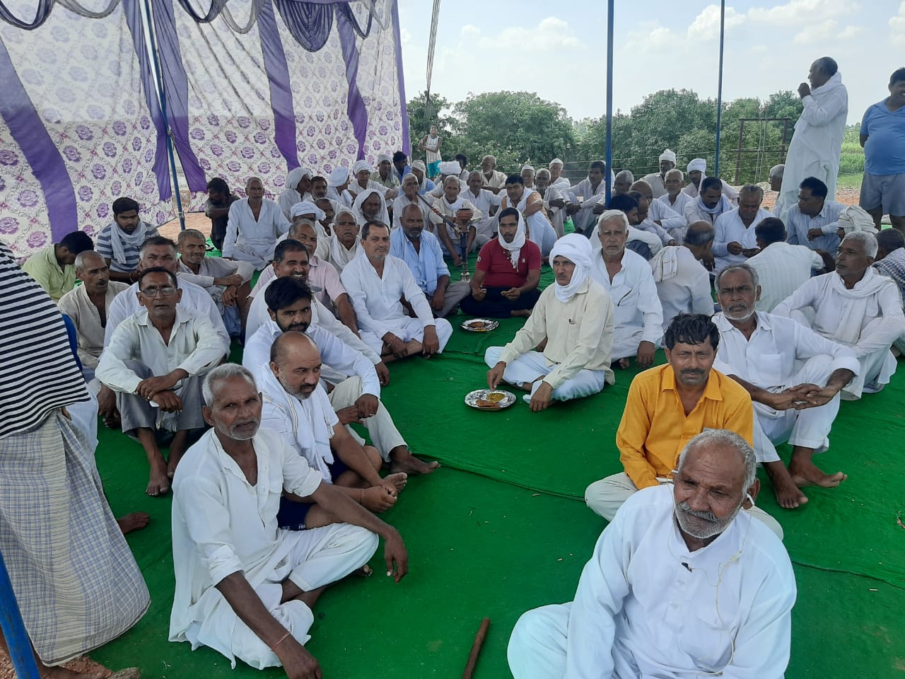 Farmers protest continue for 6th day on demand for equal compensation on Delhi-Meerut Expressway