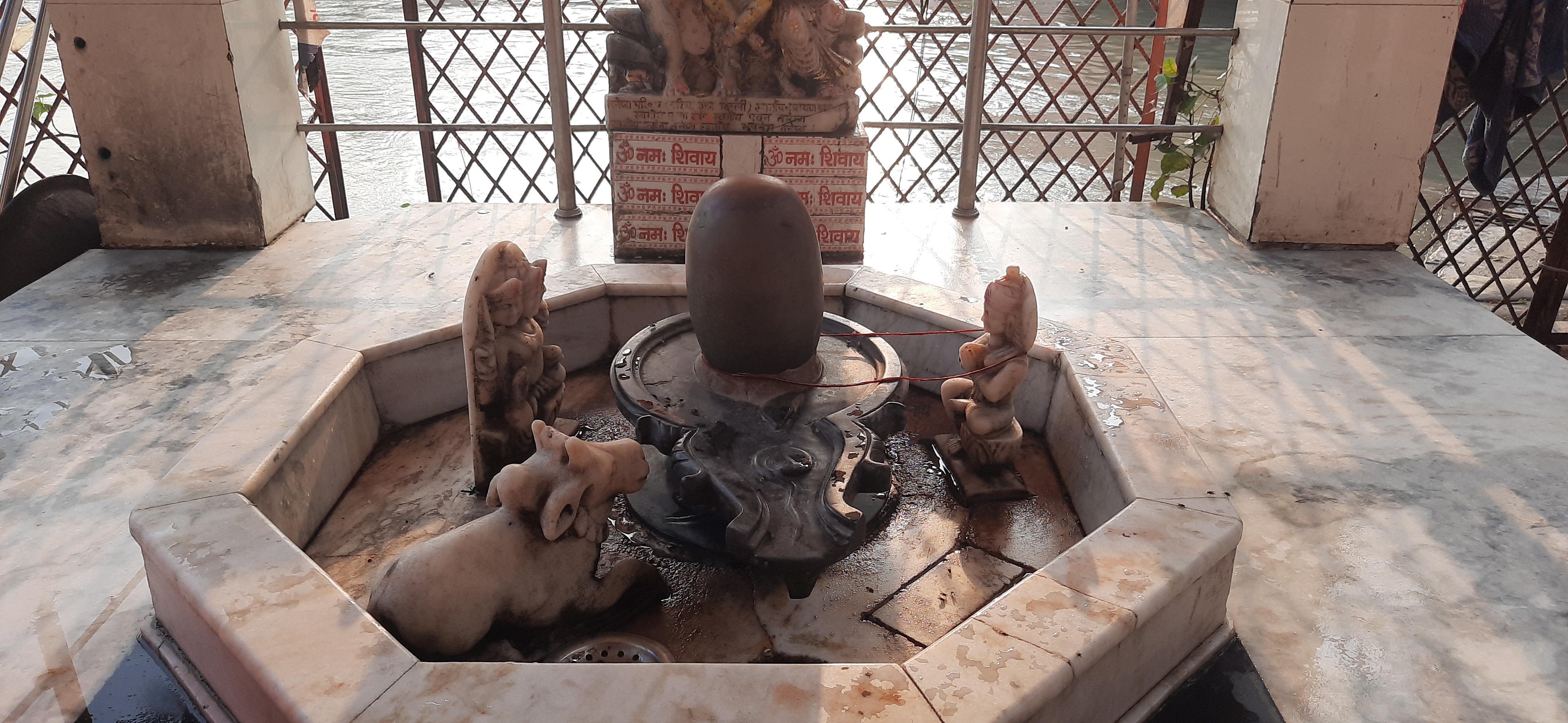 Worshiping Shivling fulfills the wishes of the people