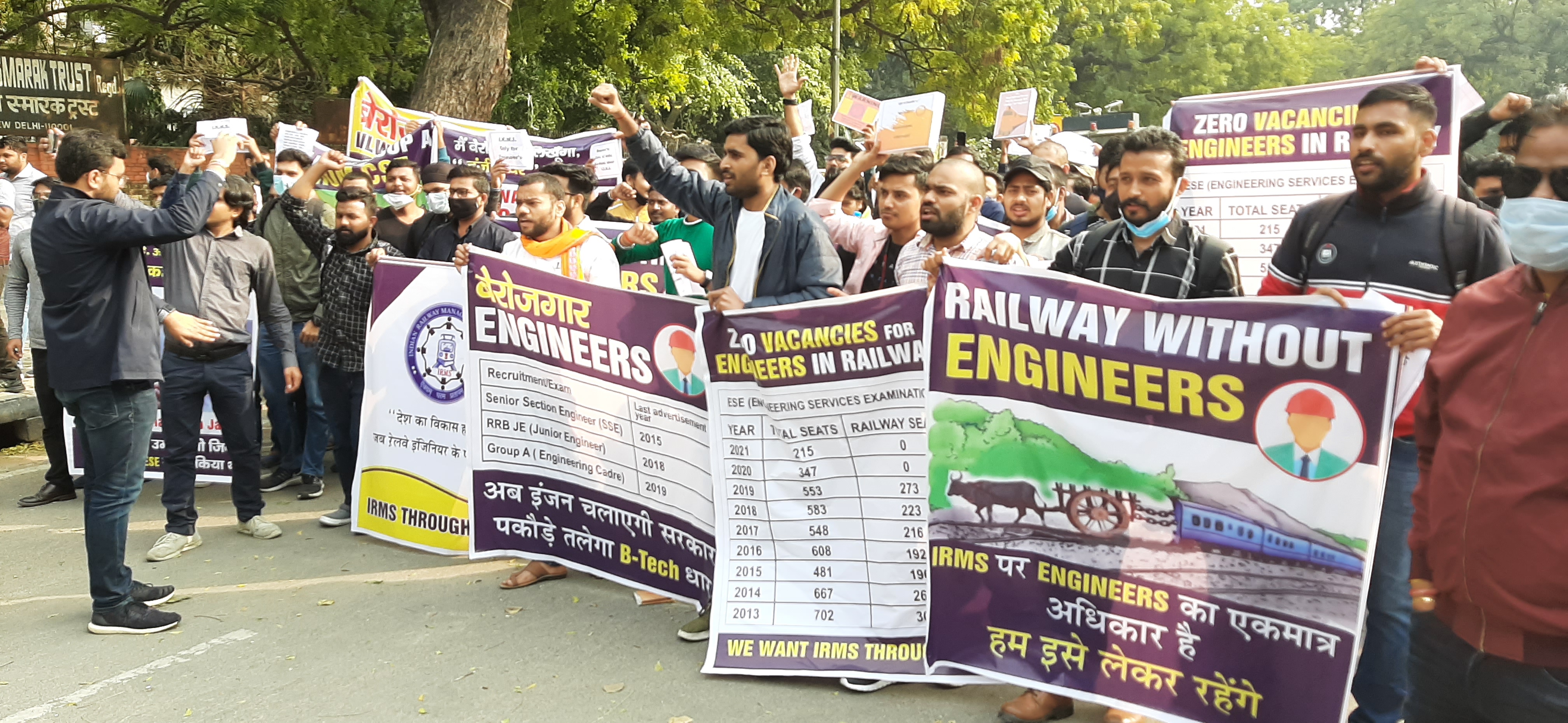 Demonstration of thousands of engineers at Jantar Mantar in protest against decision of Modi government