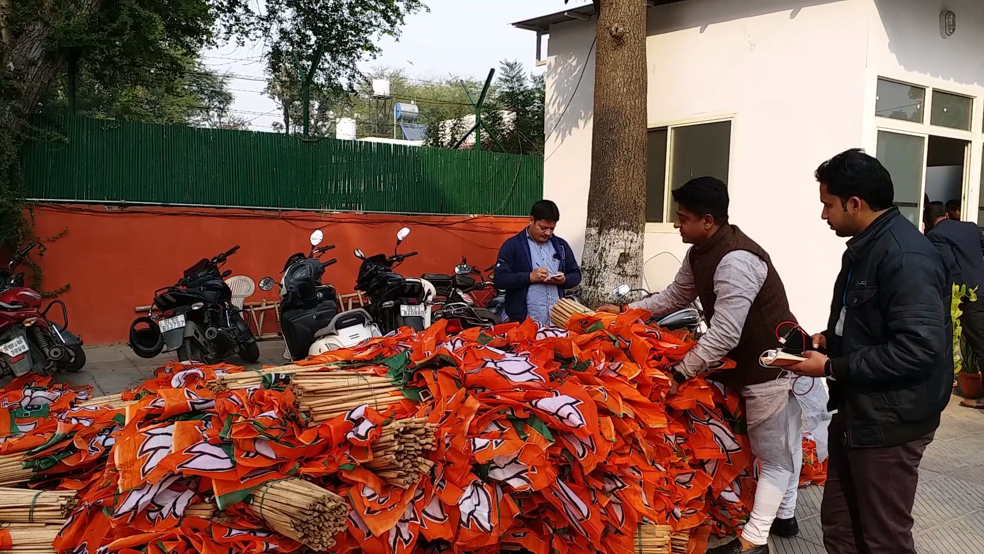 bjp booth sammelan in indira gandhi stadium delhi