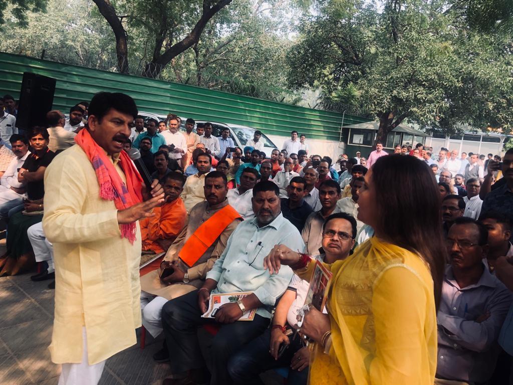 Chhath committees discuss chhat pooja problems with BJP state president Manoj Tiwari