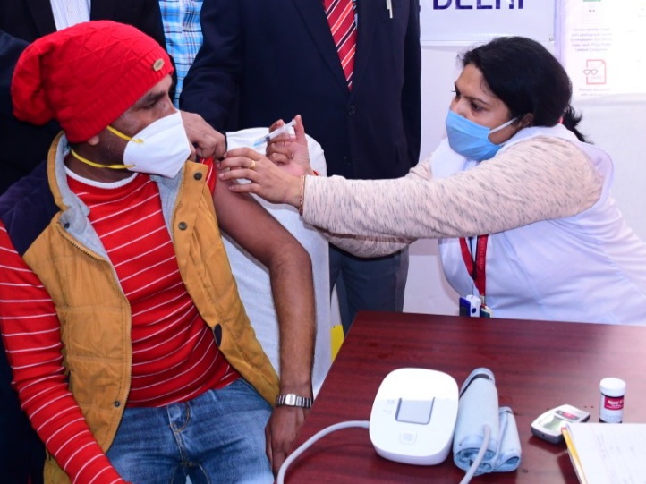 delhi health workers vaccination