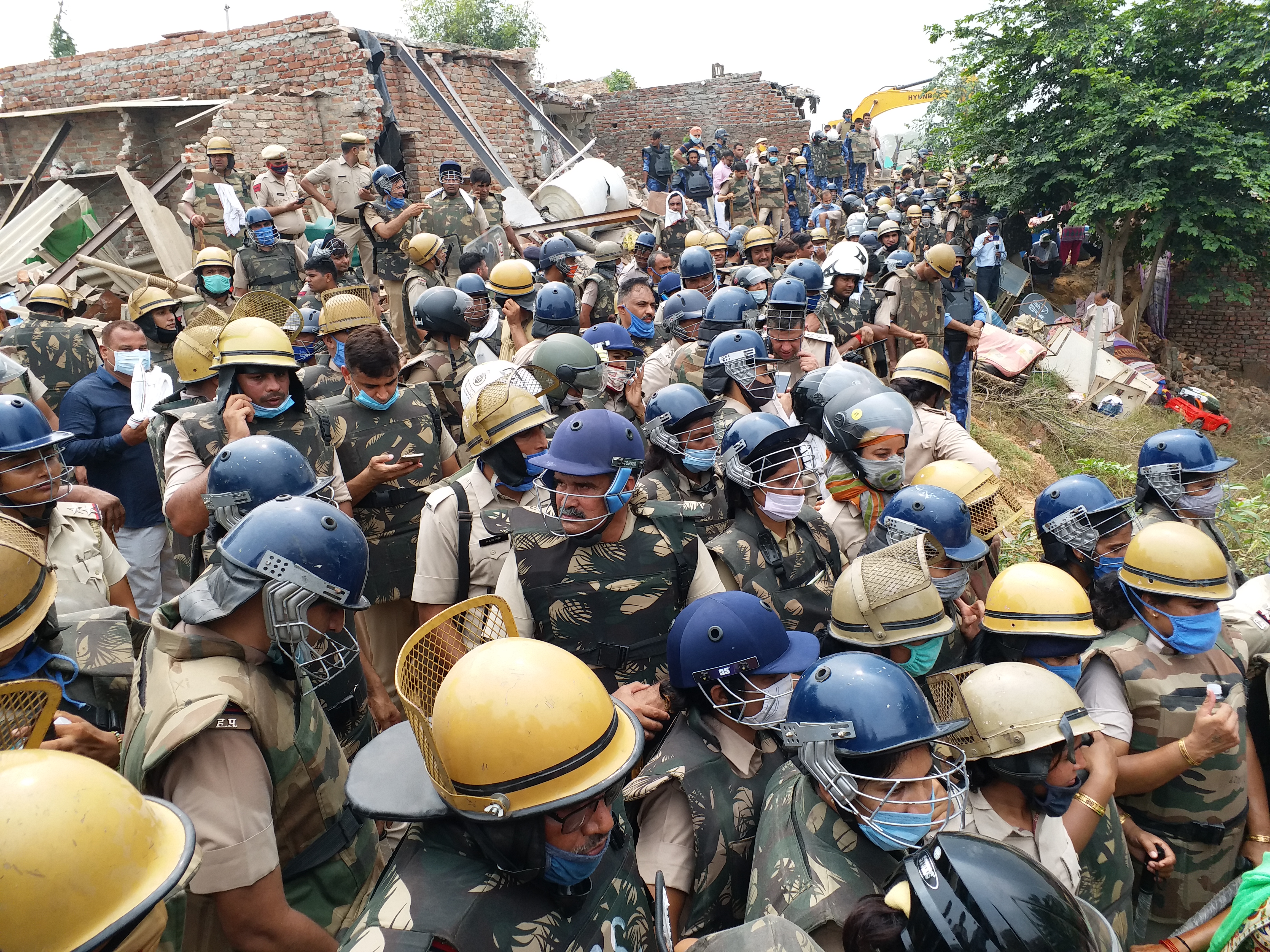 demolition in khauri village at delhi haryana border