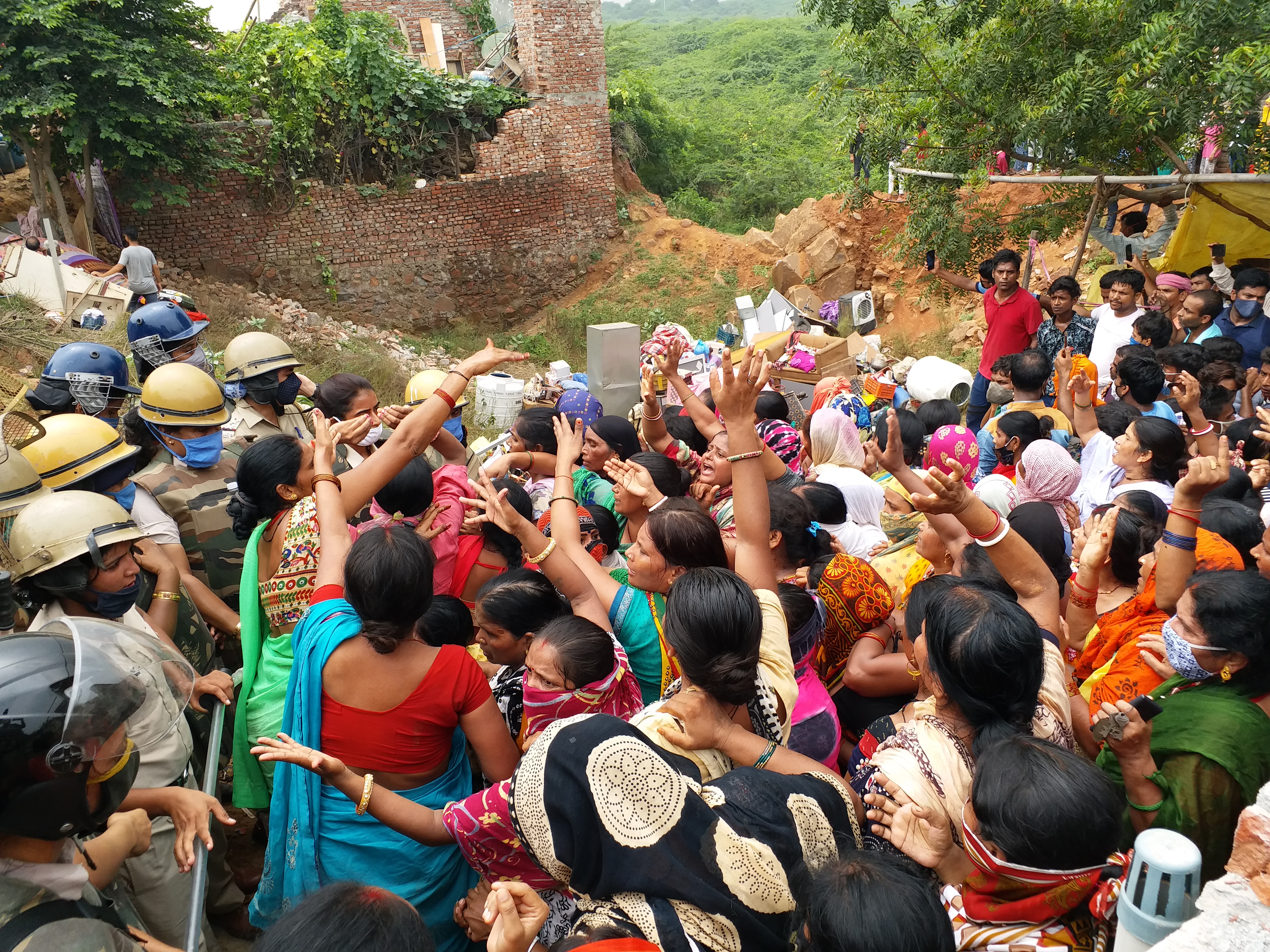 demolition in khauri village at delhi haryana border