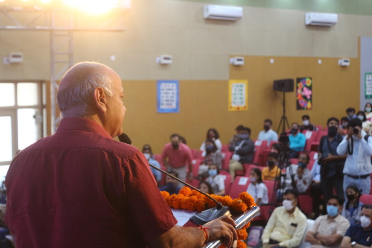 manish Sisodia reviewed patriotic curriculum said will have to change the way of evaluation