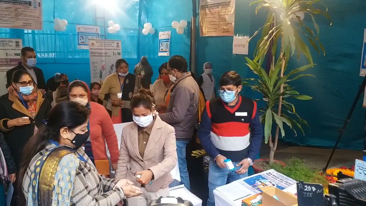 Corona Vaccine Dry Run all arrangements ranging from Vaccination to Mandatory Waiting done in delhi