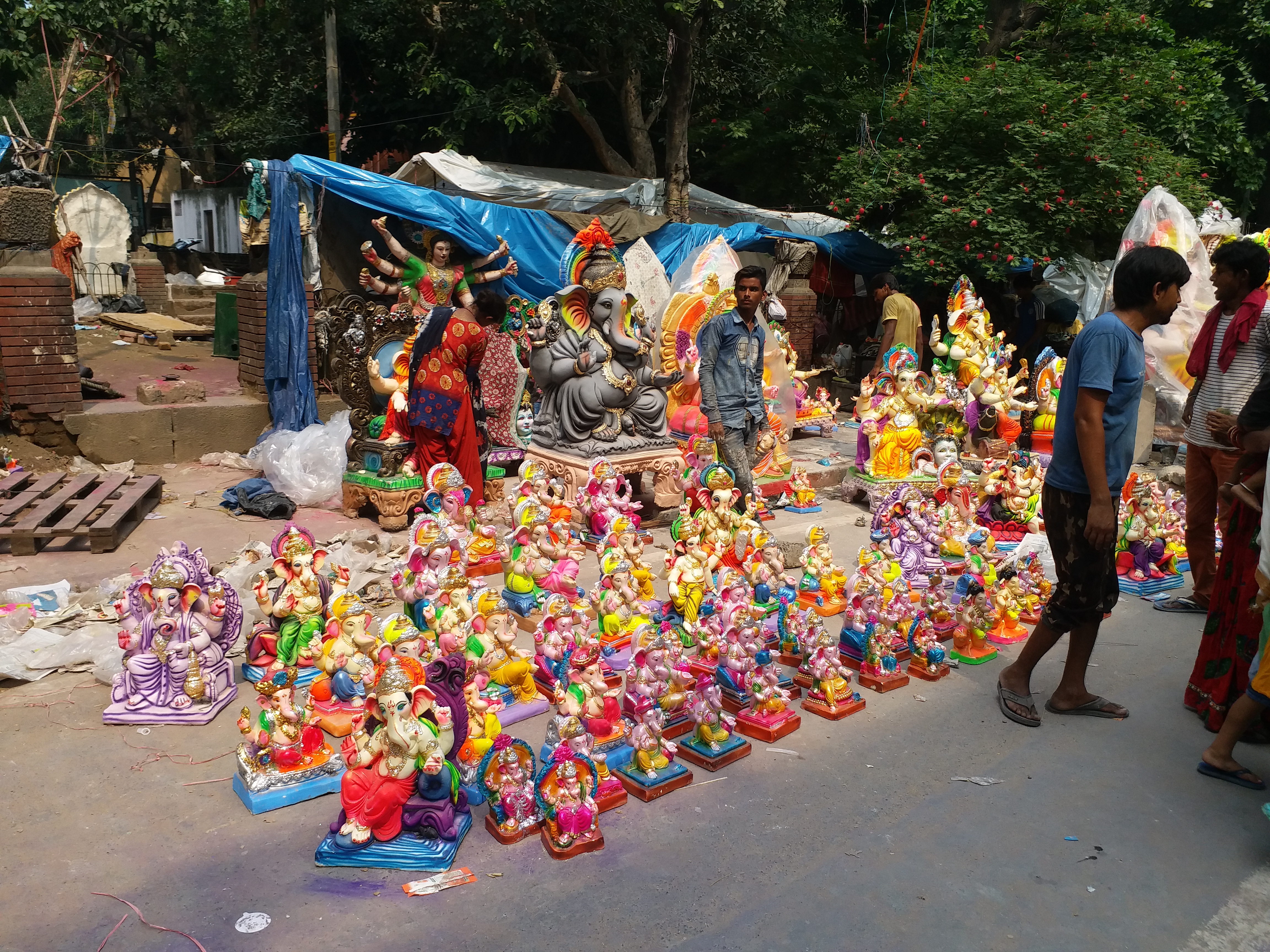 Ganesh festival started Bappa is getting loudly welcomed