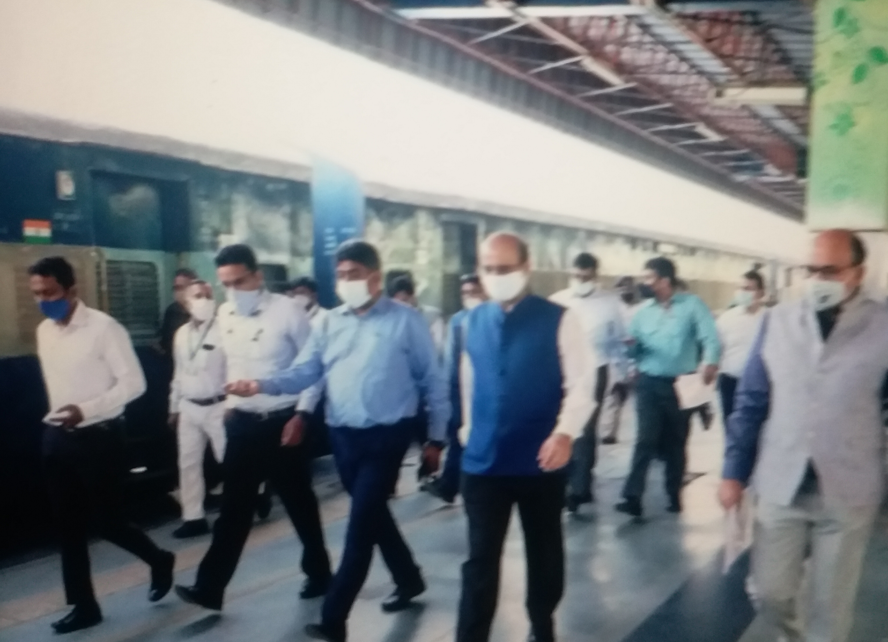 Northern Railway GM inspects Anand Vihar railway station in view of Diwali and Chhath