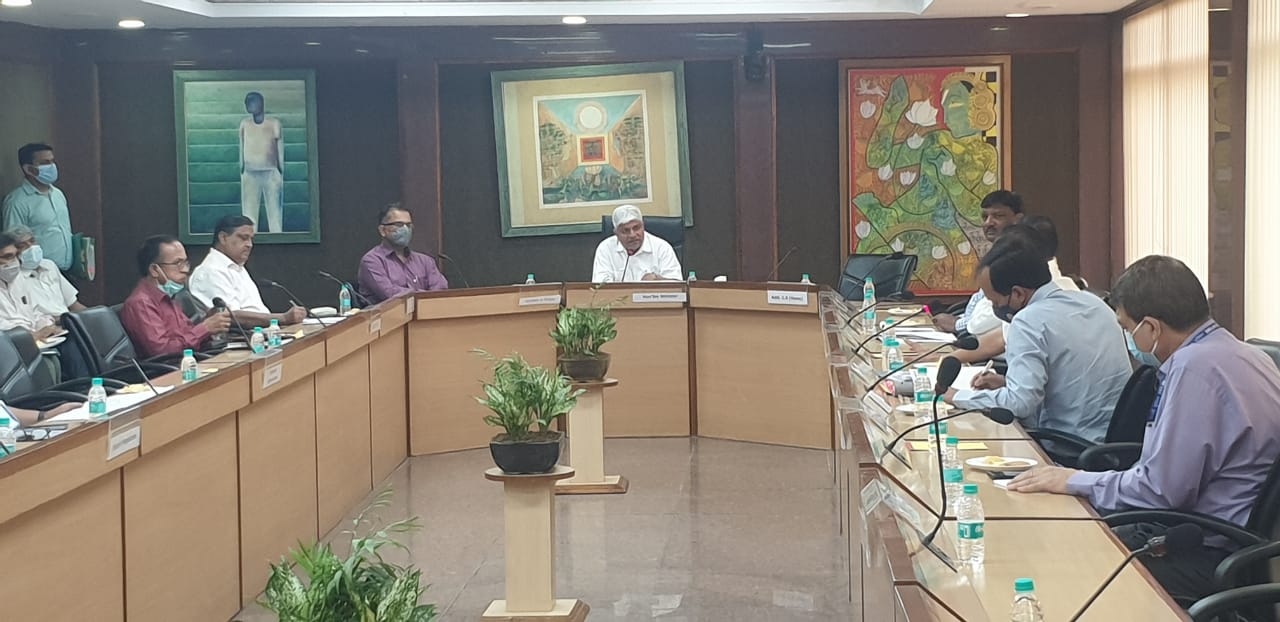 दिल्ली सचिवालय में समाज कल्याण मंत्री राजेंद्र पाल गौतम की अध्यक्षता में बैठक हुई.