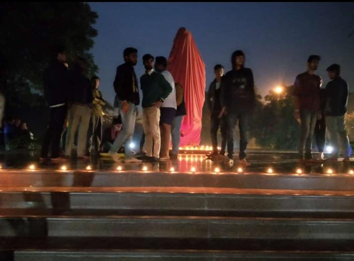 ABVP lit a lamp on Vivekananda's statue in JNU