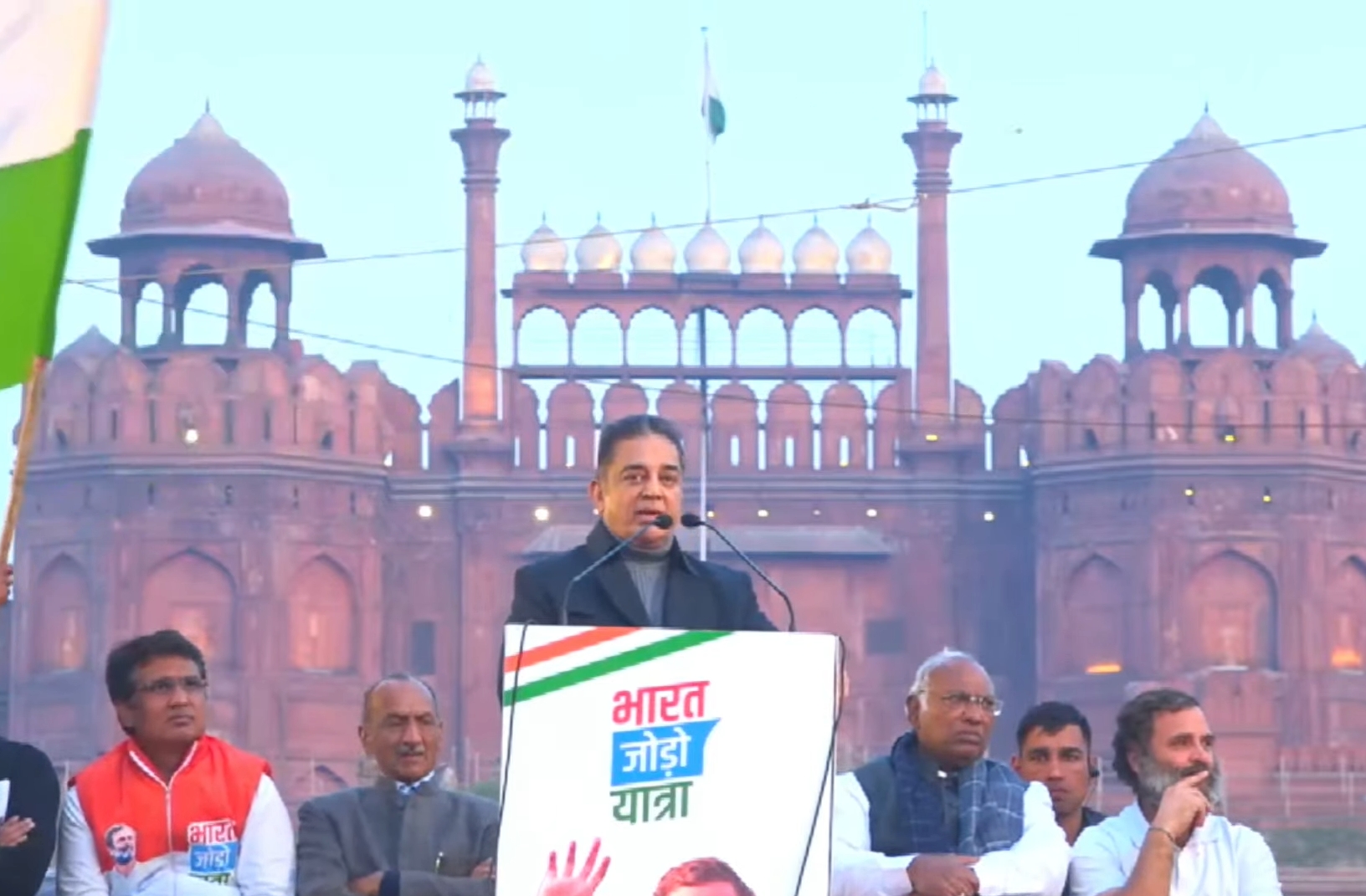 actor-kamal-haasan-joins-bharat-jodo-yatra-with-rahul-gandhi