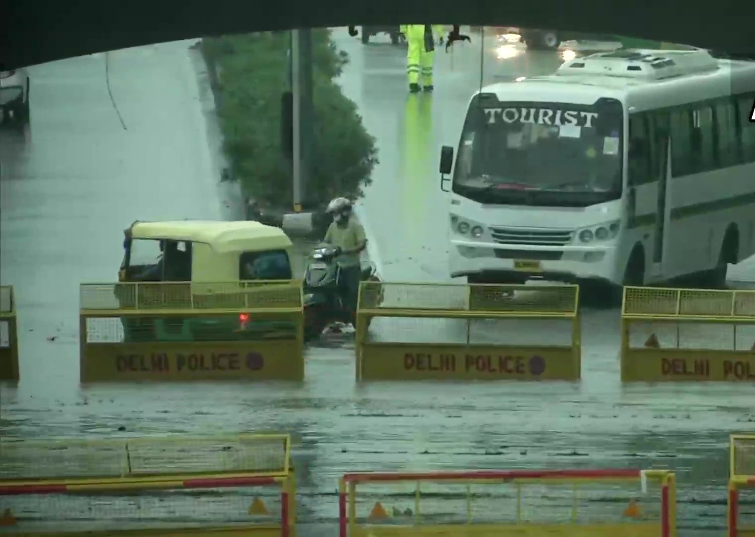 waterlogging problem in minto bridge delhi from  71 years