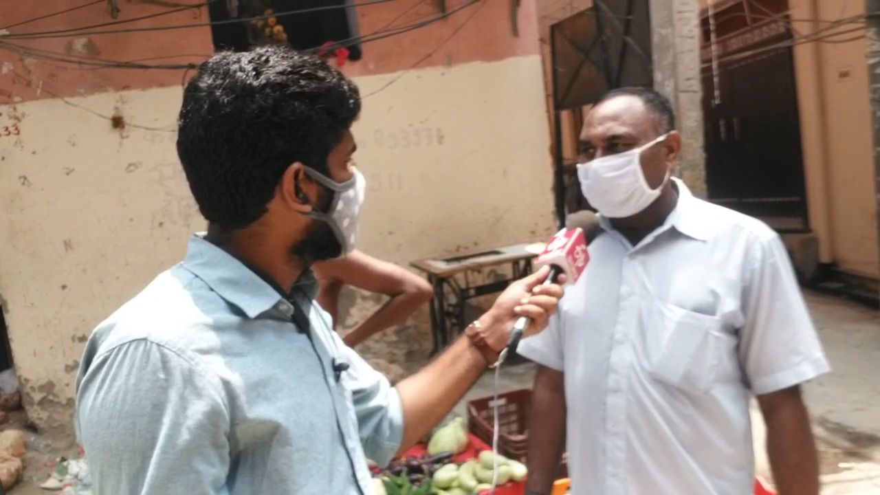 people facing problem of clean drinking water at narayana village in delhi