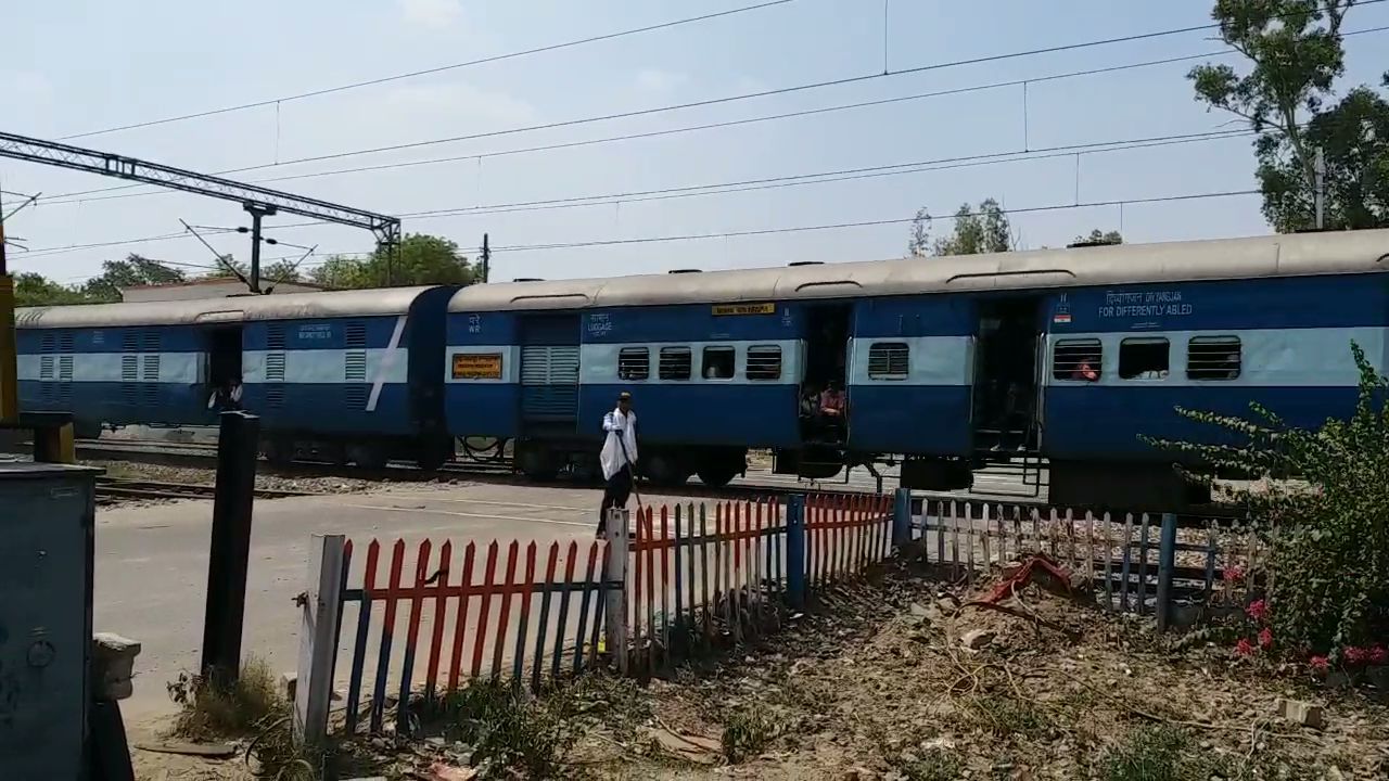 rpf to work on security and traffic measures at railway crossings