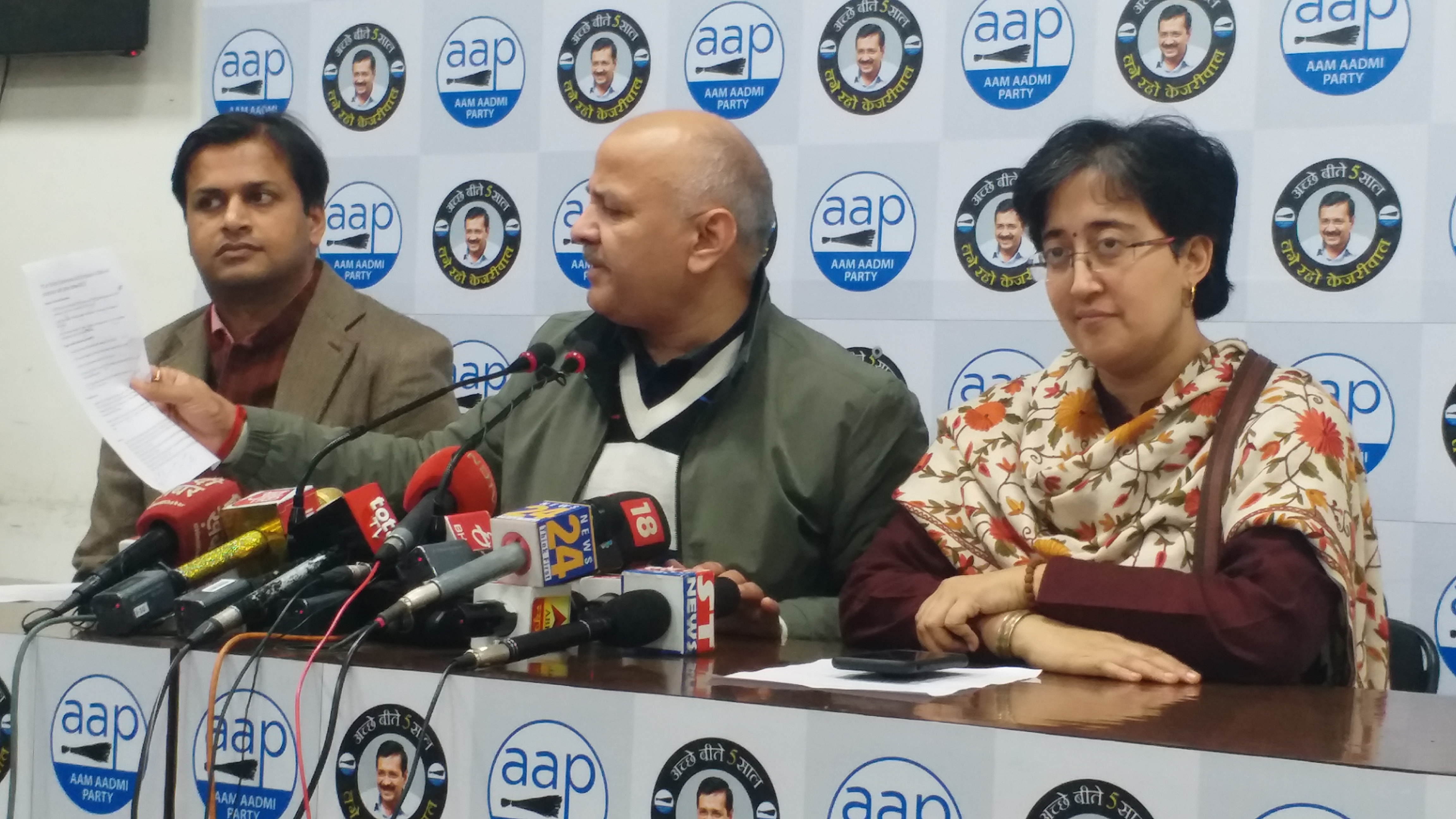 Sisodia challenged BJP-Congress on achievements of education in delhi