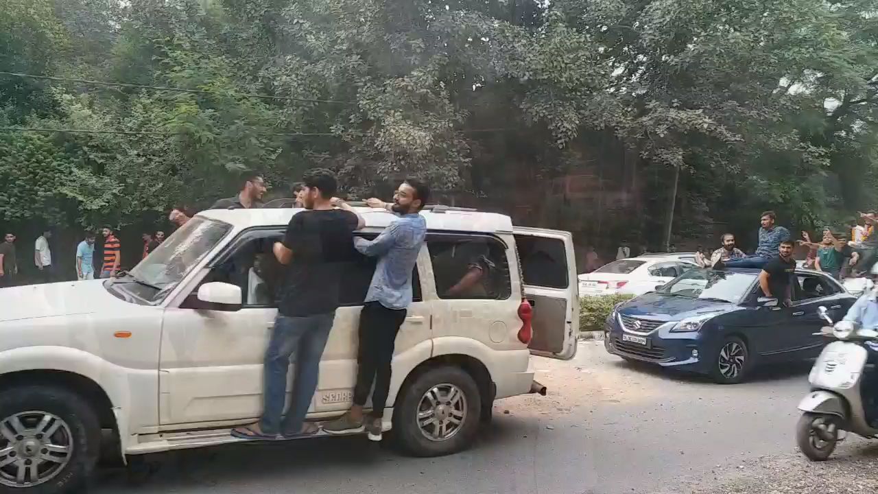 traffic rules violation After DUSU collages result in delhi