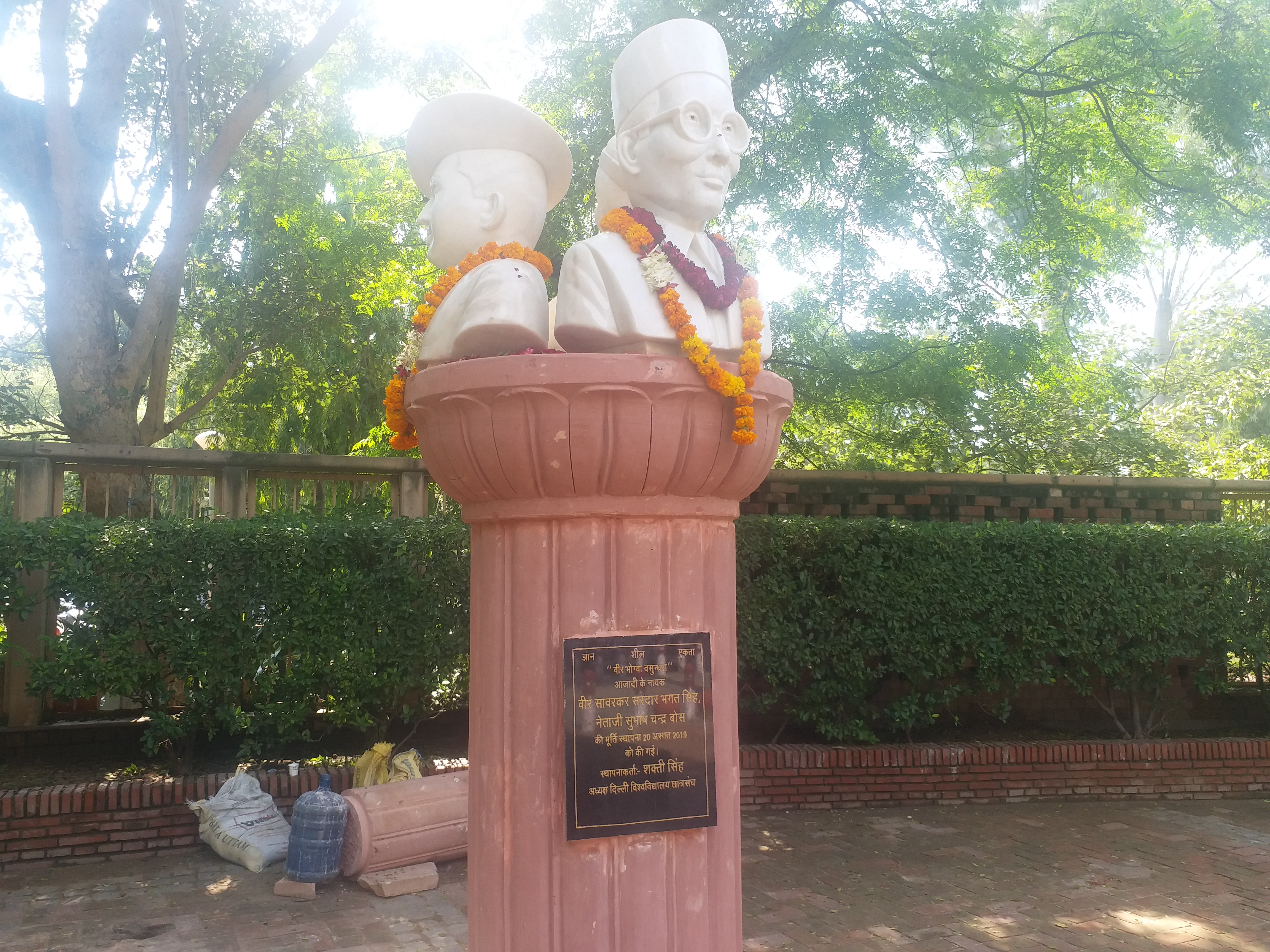 Statues of Bhagat Singh, Bose and Savarkar engaged in DU Art Faculty were removed