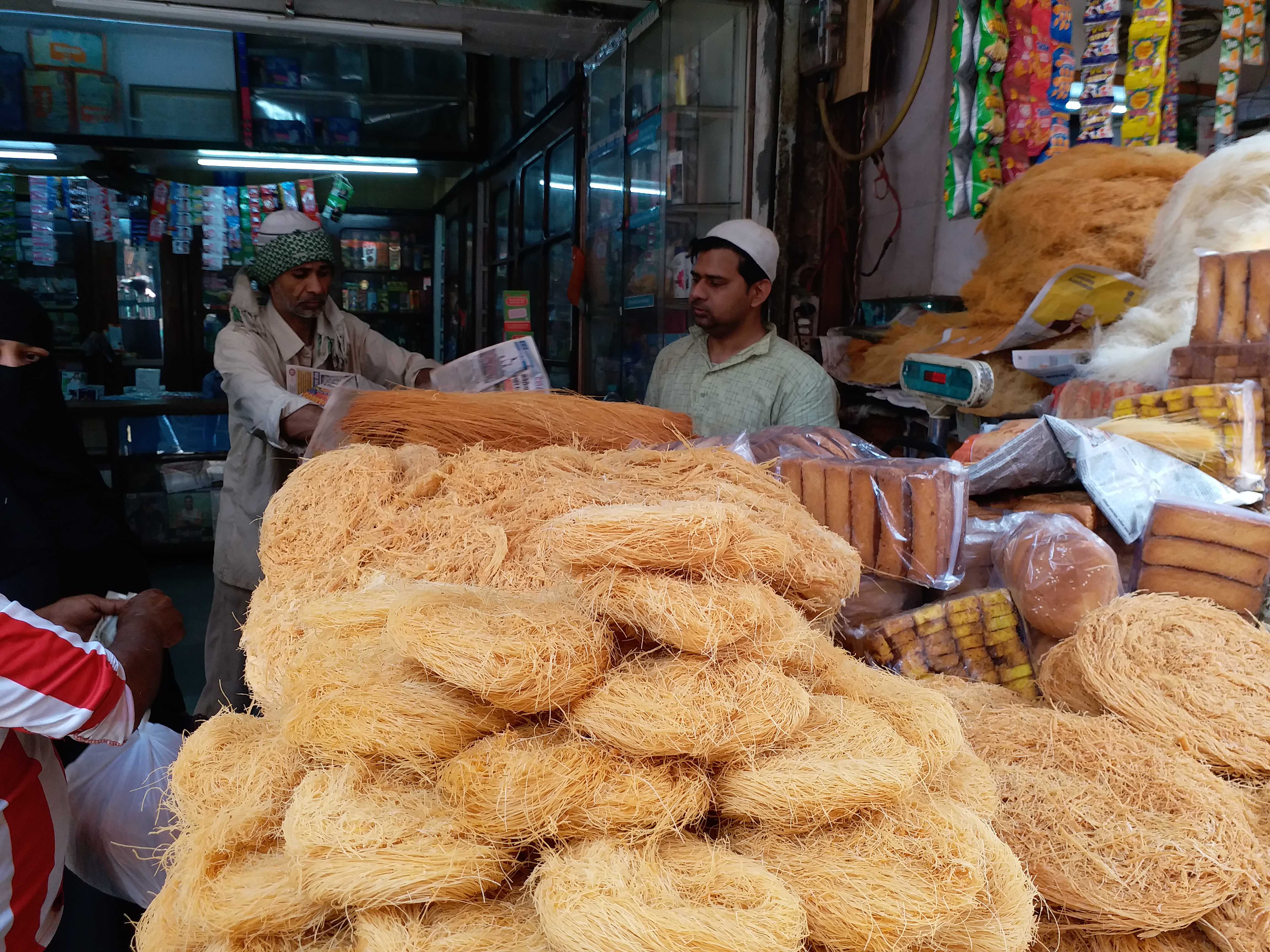 glory-of-holy-ramadan-returned-again-markets-of-capital-filled-with-delicious-sewai