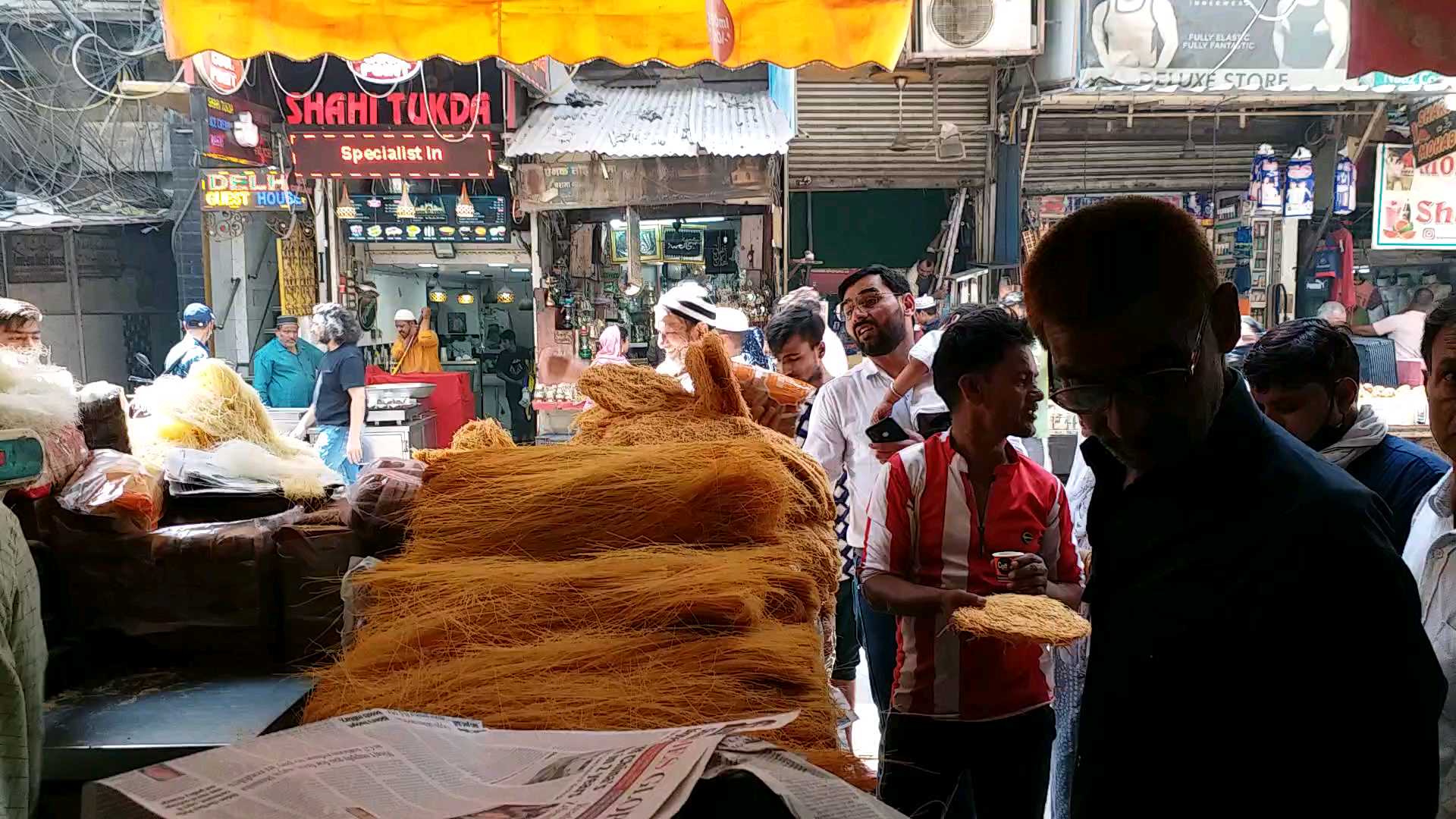 glory-of-holy-ramadan-returned-again-markets-of-capital-filled-with-delicious-sewai