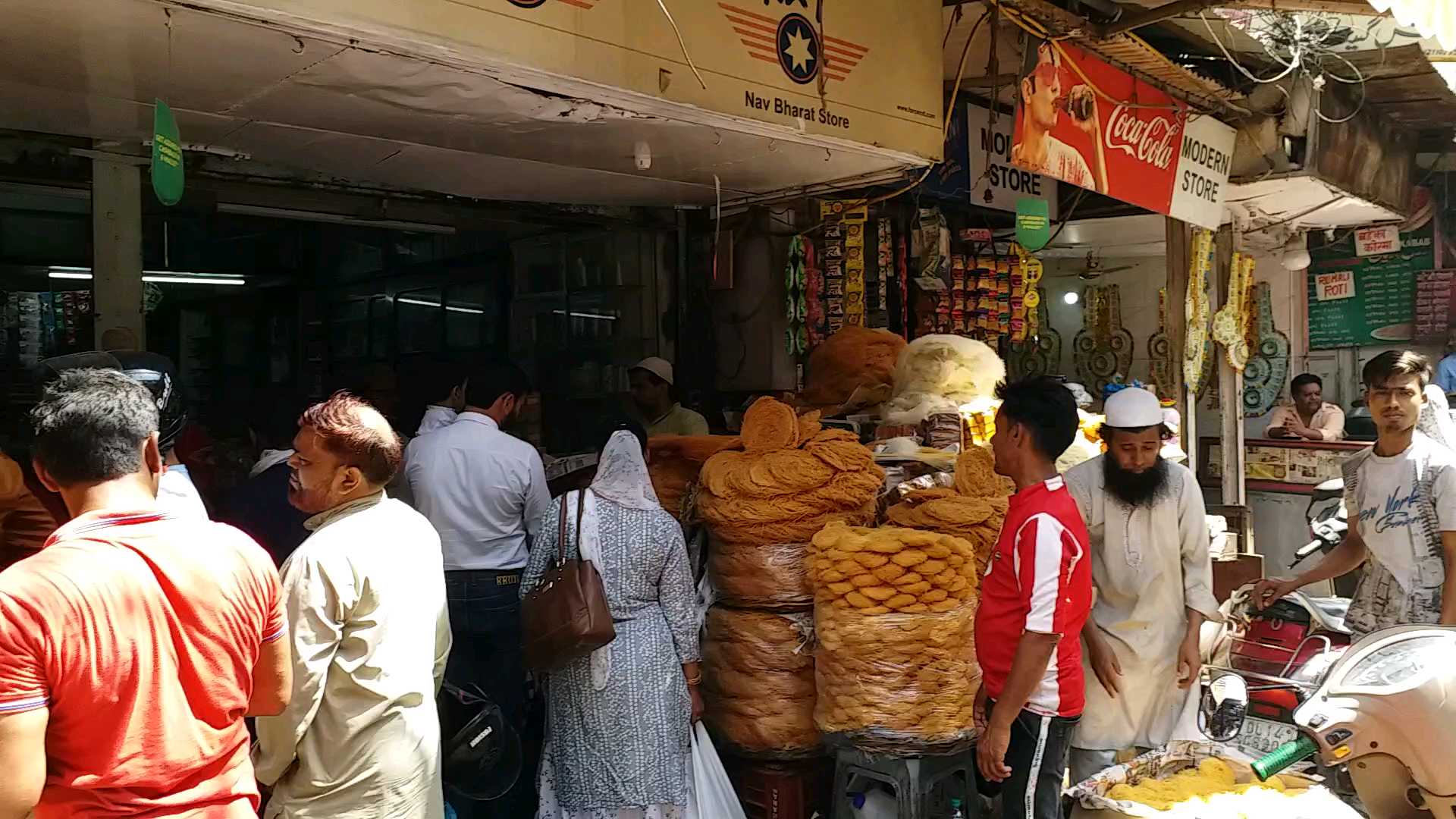 glory-of-holy-ramadan-returned-again-markets-of-capital-filled-with-delicious-sewai