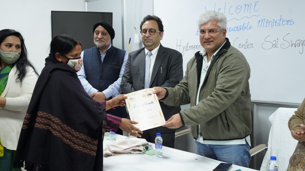 Delhi Transport Minister Kailash Gahlot visits Hydroponics Horticulture training facility