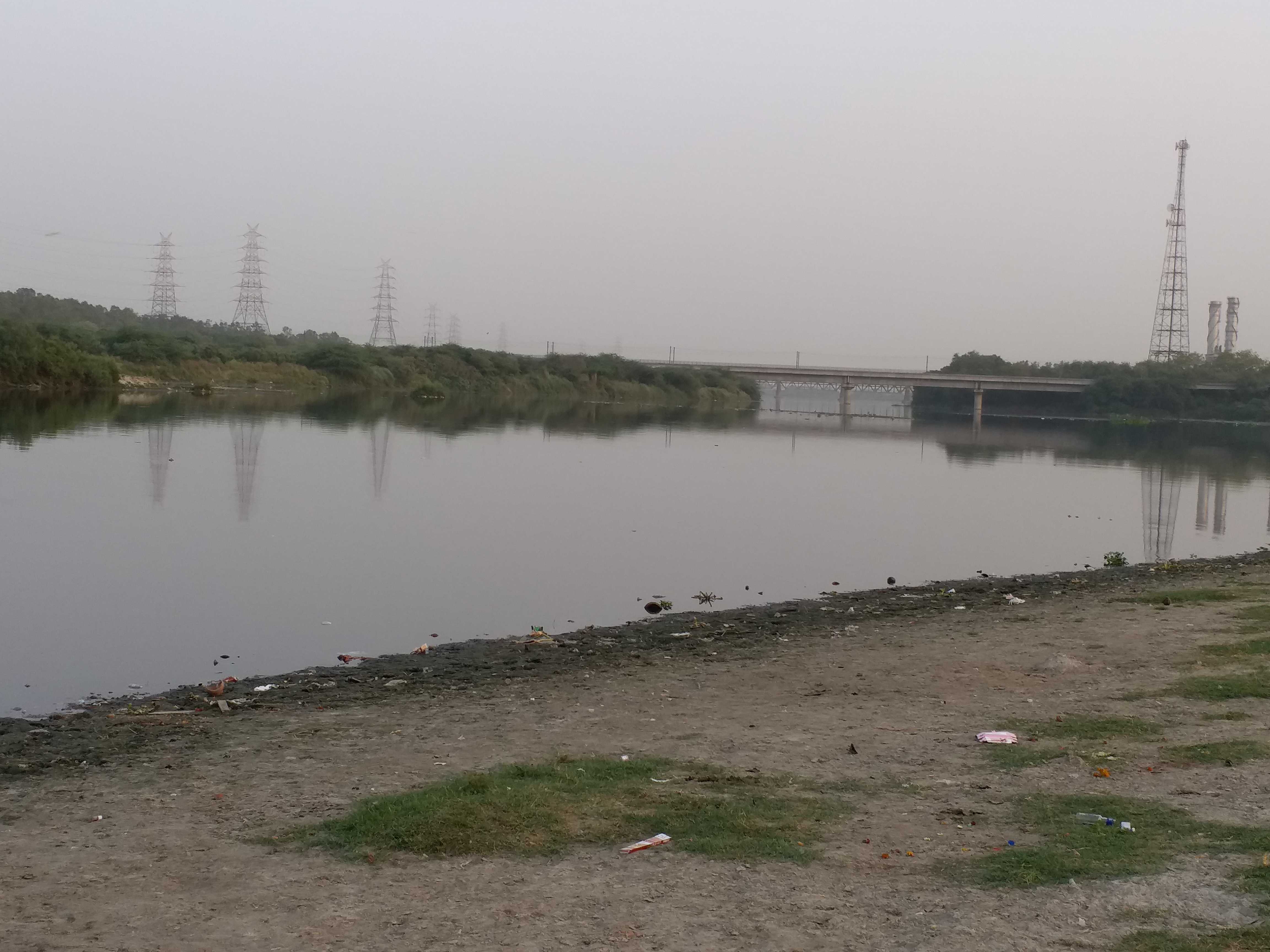 untreated-sewage-is-being-dumped-into-yamuna-from-drains