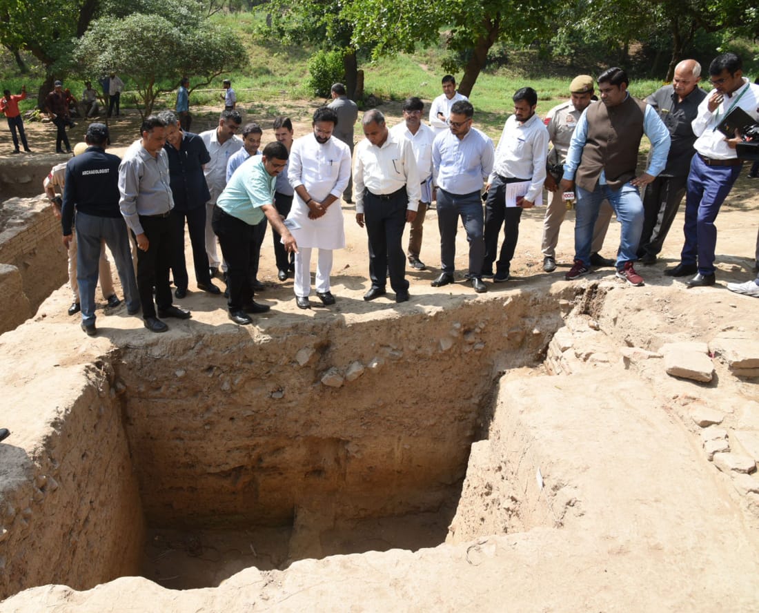 केंद्रीय संस्कृति मंत्री ने किया किले का निरीक्षण.