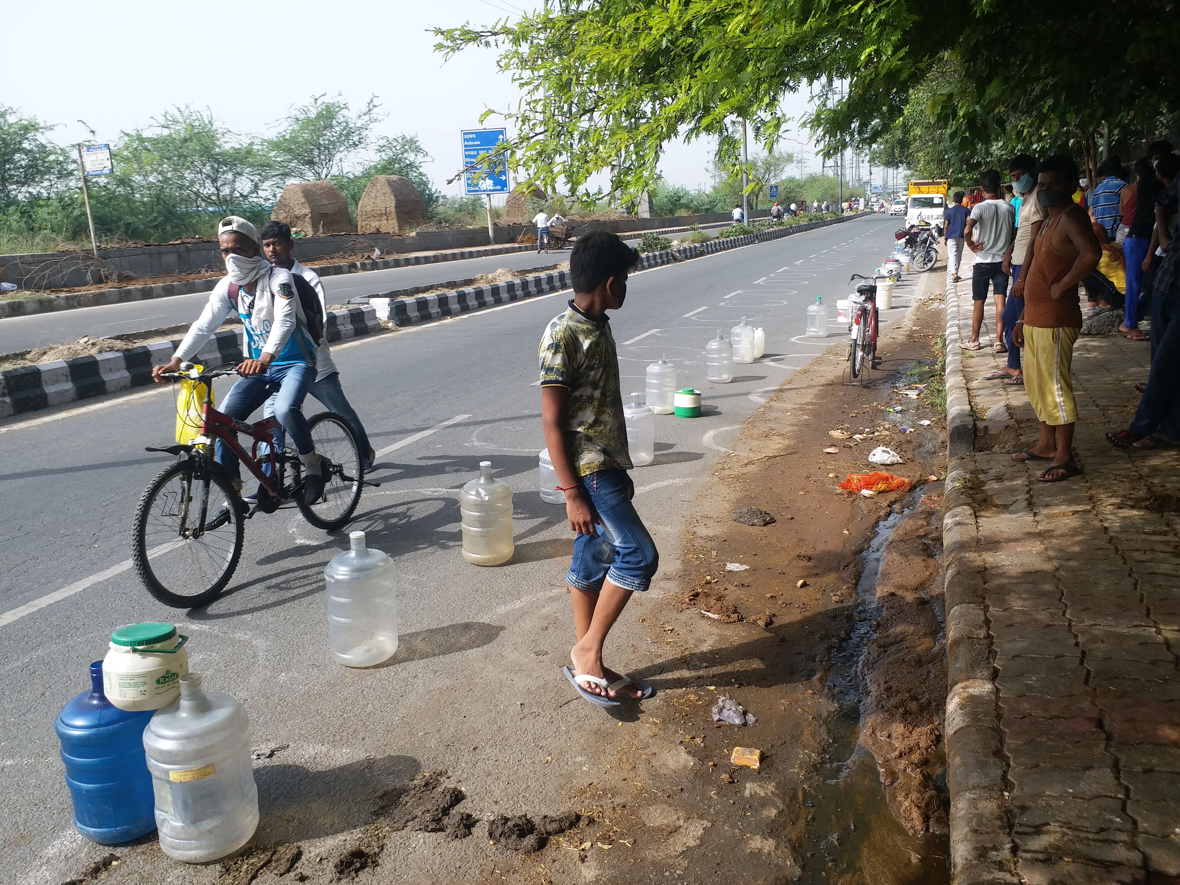 Residents of Chilla village of delhi are forced to stand in queues for hours waiting for water