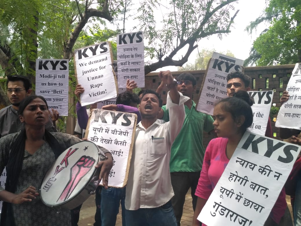 Delhi University students protest against Unnao molestation victim against fir bjp mla kuldeep singh senger