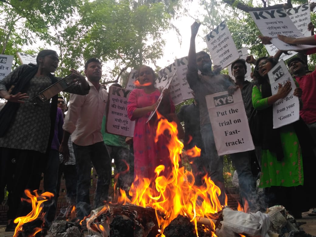 Delhi University students protest against Unnao molestation victim against fir bjp mla kuldeep singh senger