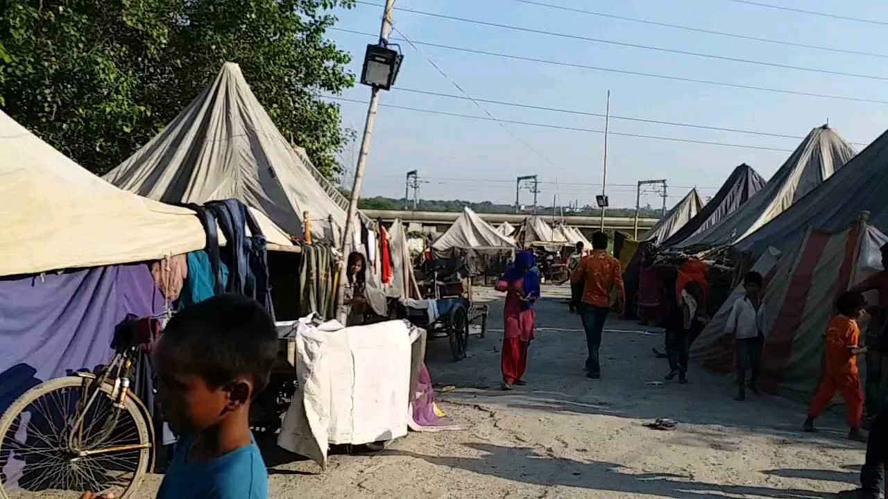 Residents of Khadar are troubled by the increasing water in Yamuna