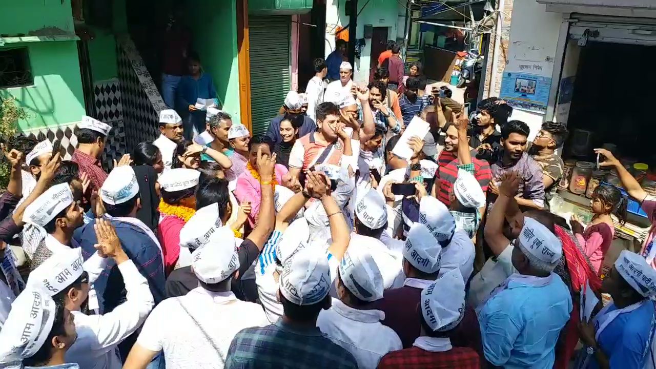 AAP Candidate Atishi Pad Yatra for lok sabha Chunav