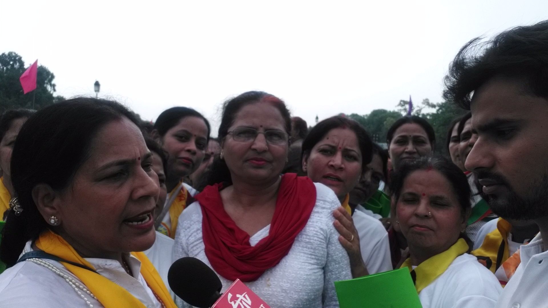 womens presented song on yoga day at rajpath yoga yaha ho raha hai