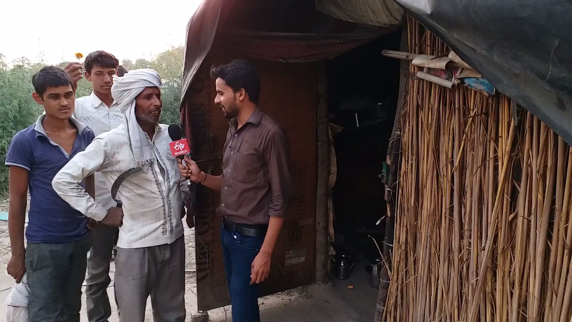 outsider farmers living near by yamuna bank and doing farming poor condition