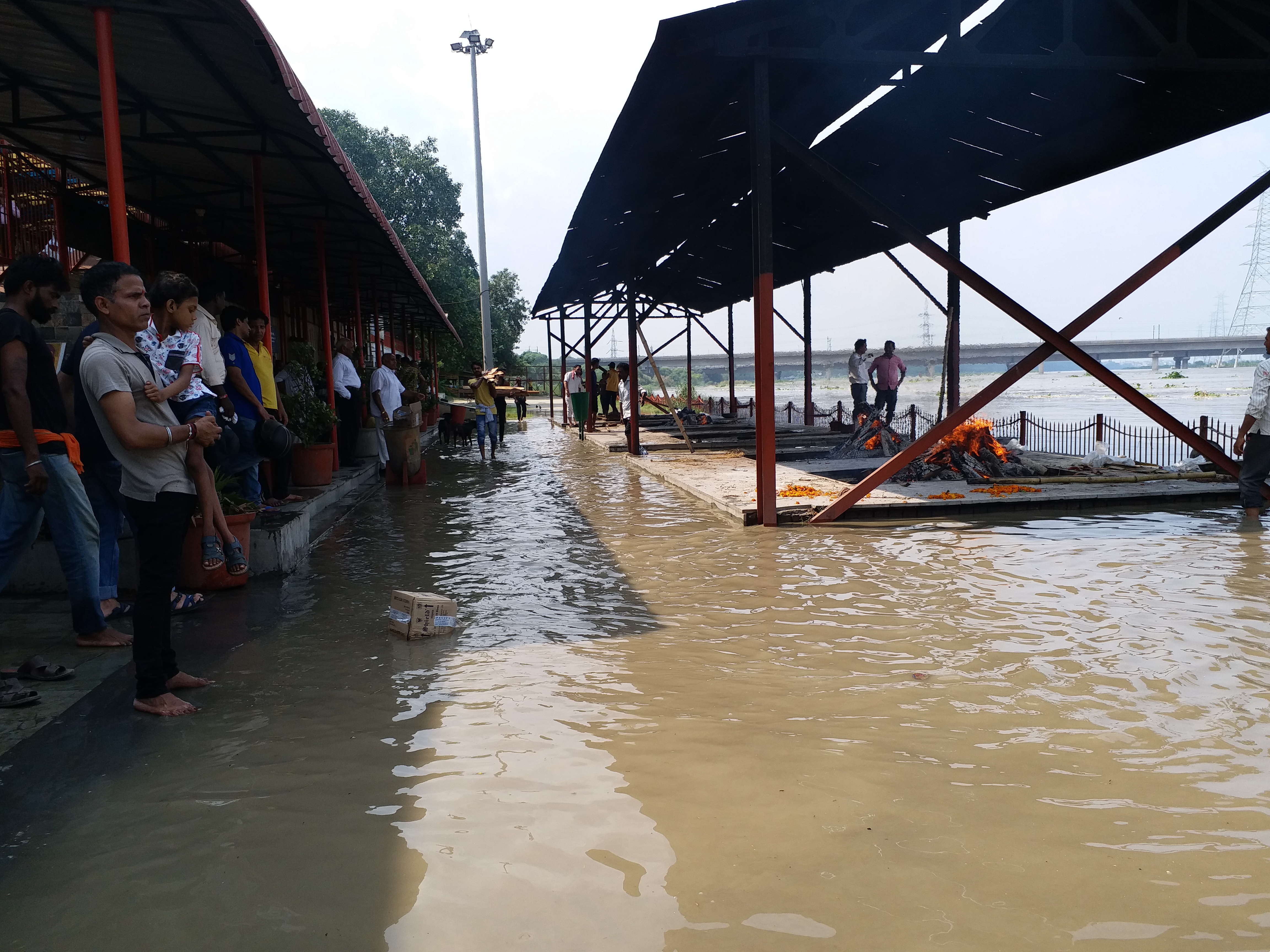 flood in yamuna cremation has effected in delhi