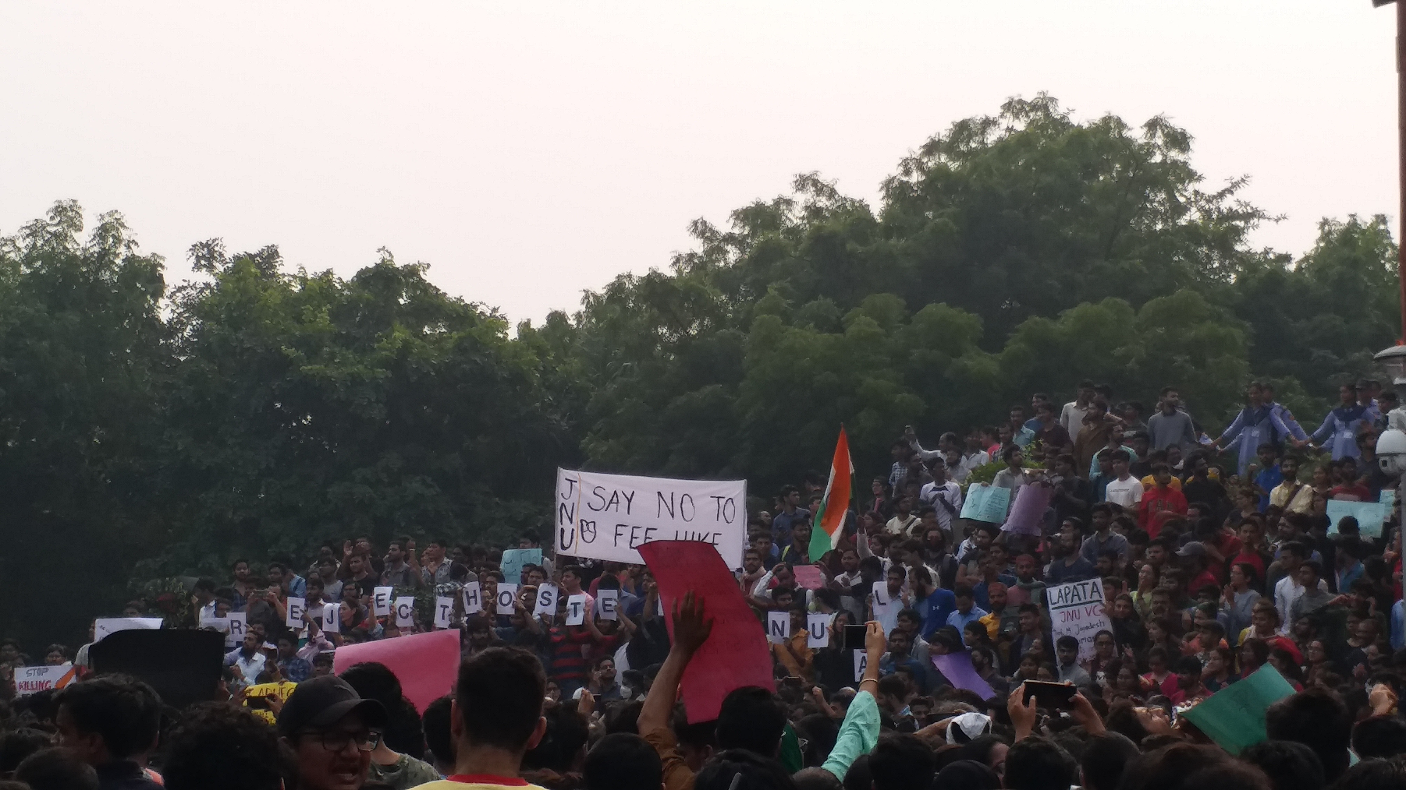 JNU students protest demanded withdrawal of fee hikes and hostel manual