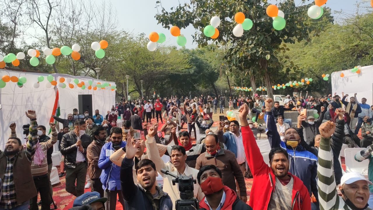 AAP leaders hoisted tricolor in Chirag Delhi