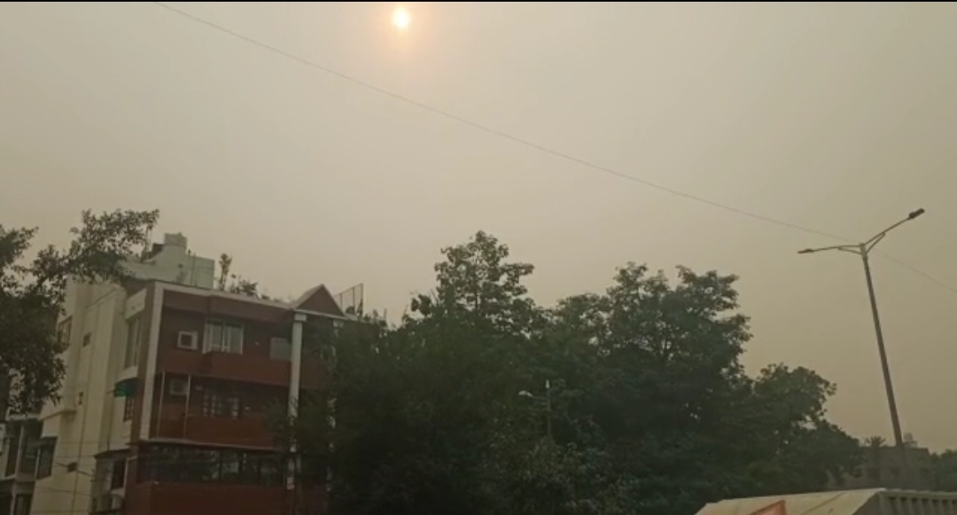 प्रदूषण के धुंध में डूबी दिल्ली.