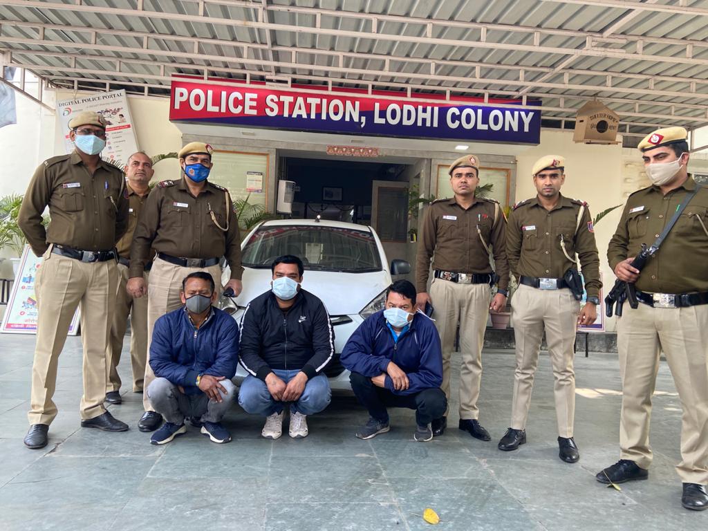 police arrested three envelope gang members in south delhi