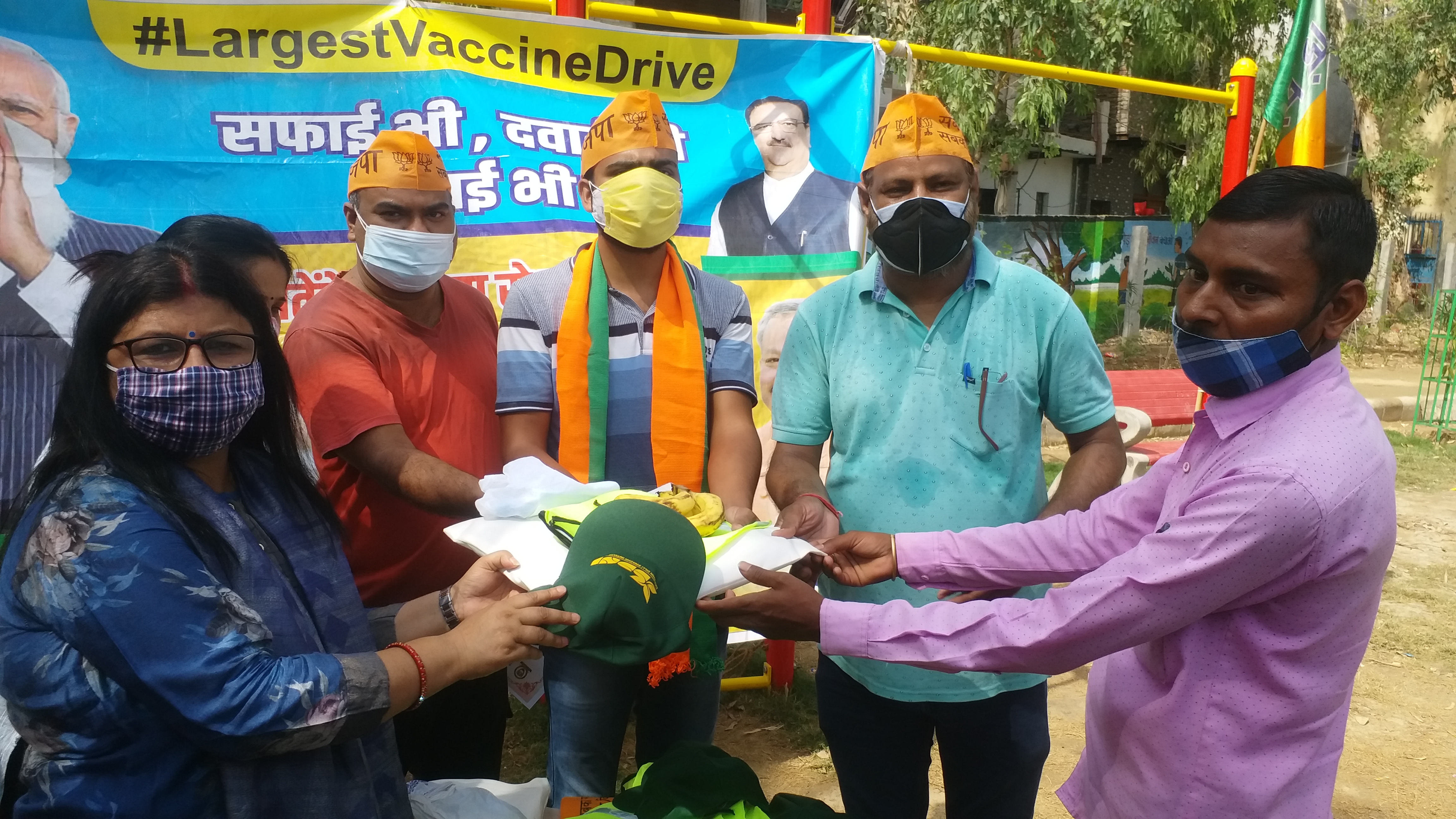 sdmc-mayor-distributes-ppe-kit-completion-7-years-of-modi-government