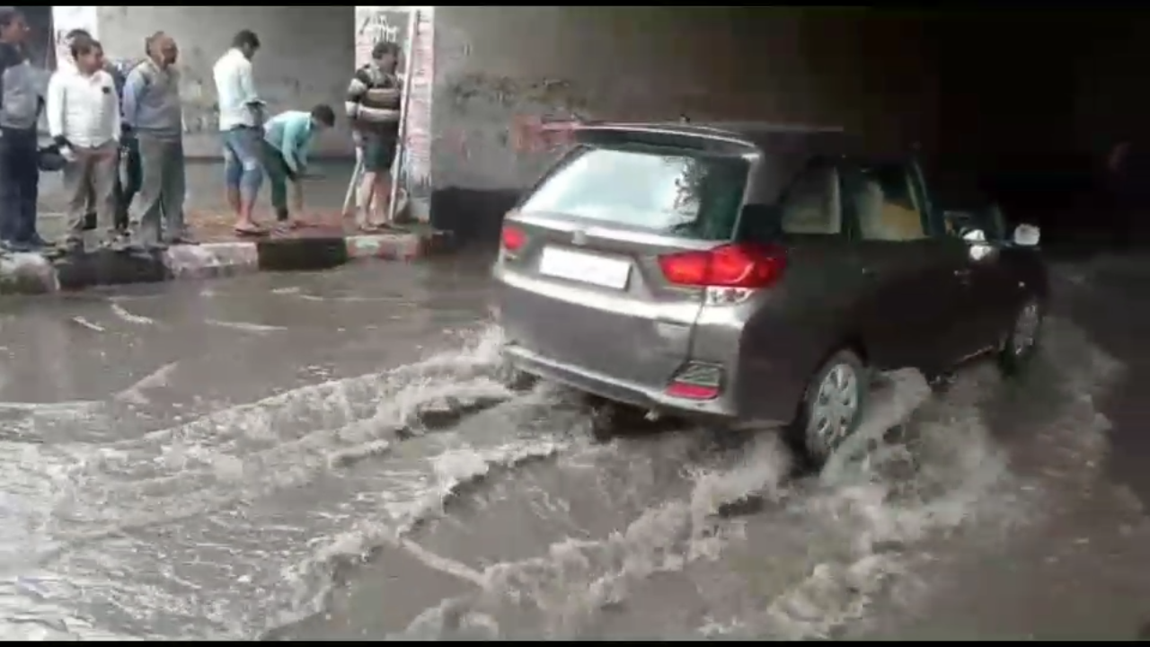 Water logging problem in many areas of Delhi after rain