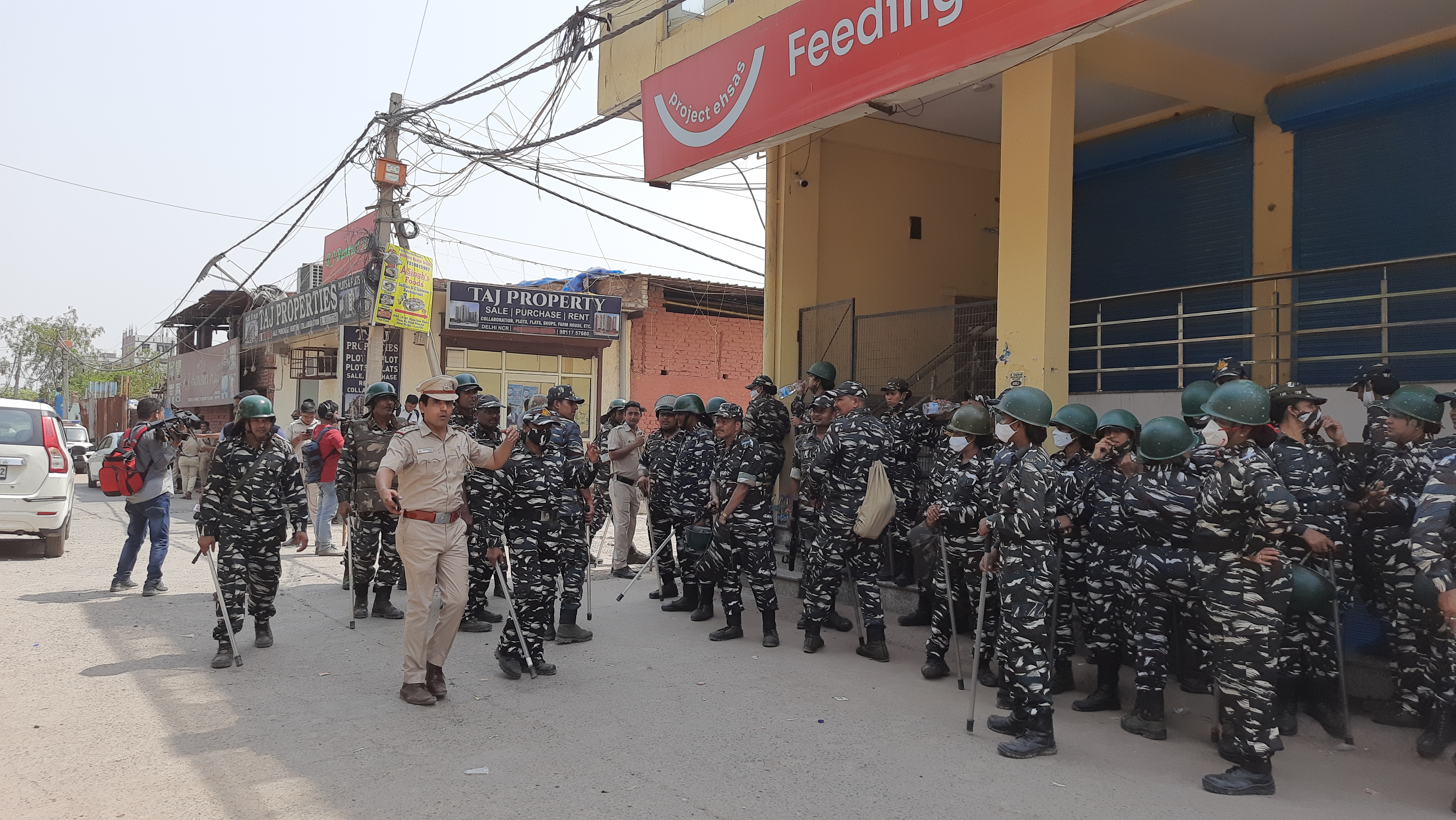 Police lathicharged in Kalindi Kunj area during action against encroachment