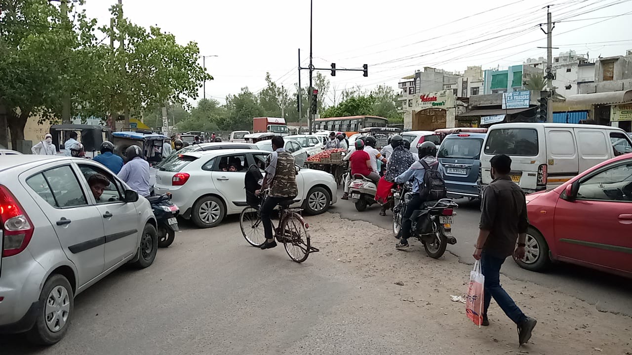 पॉश उपनगरी द्वारका में ट्रैफिक सिग्नल खराब, आए दिन घंटों जाम में जूझते हैं लोग